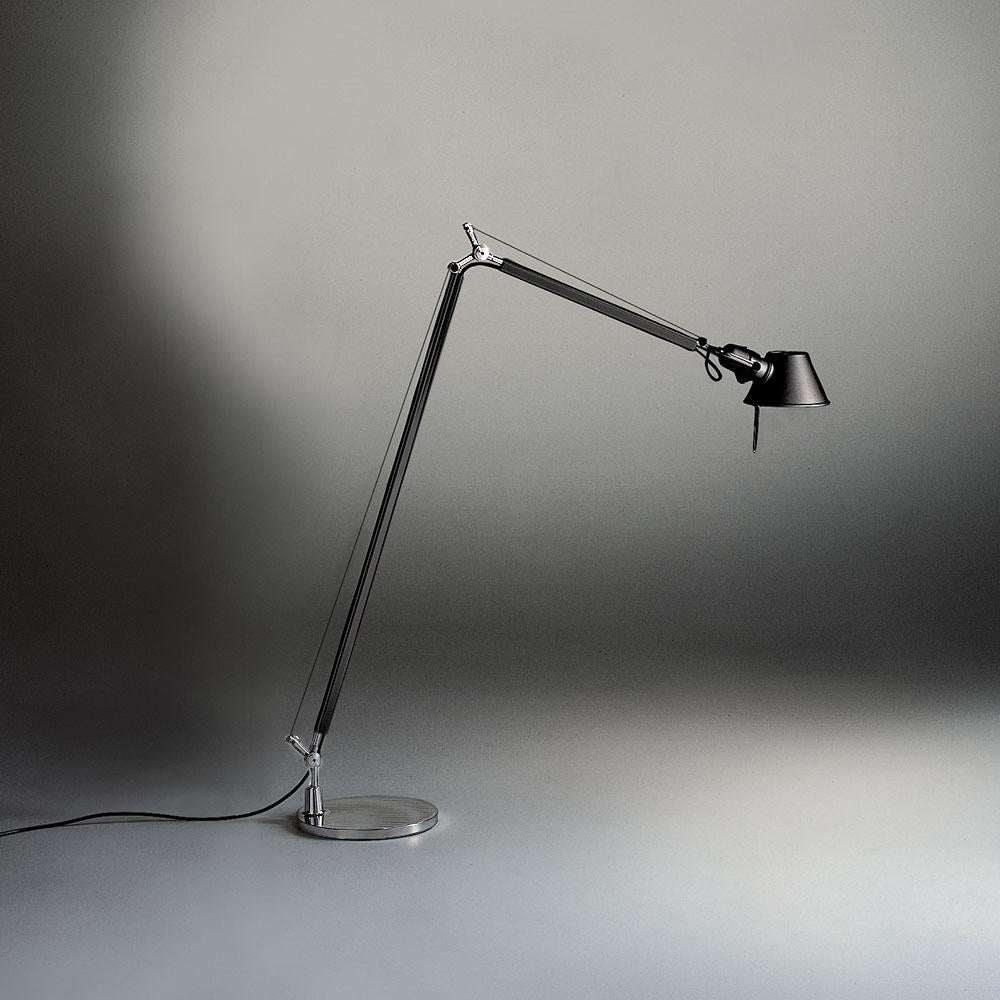 An extension to the iconic Tolomeo family, Tolomeo reading floor is an adaptation of the iconic Tolomeo table lamp into a reading floor lamp. 

Available with or without shade.

Materials:
Fully adjustable articulated arm structure in extruded