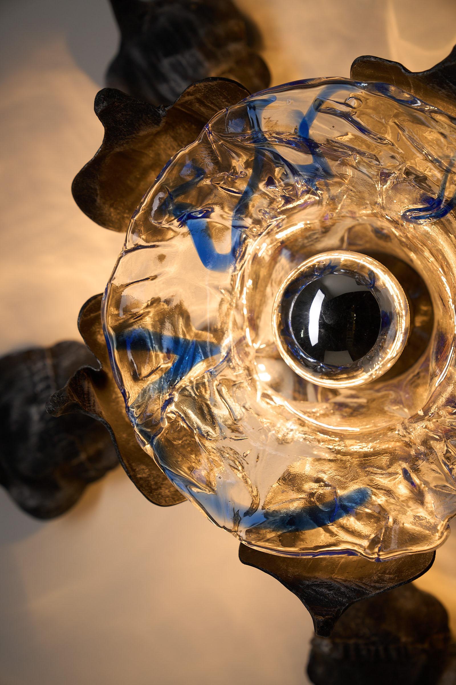 Svedese Tom Ahlström & Hans Ehrlich, applique brutalista in ghisa e vetro di Murano in vendita