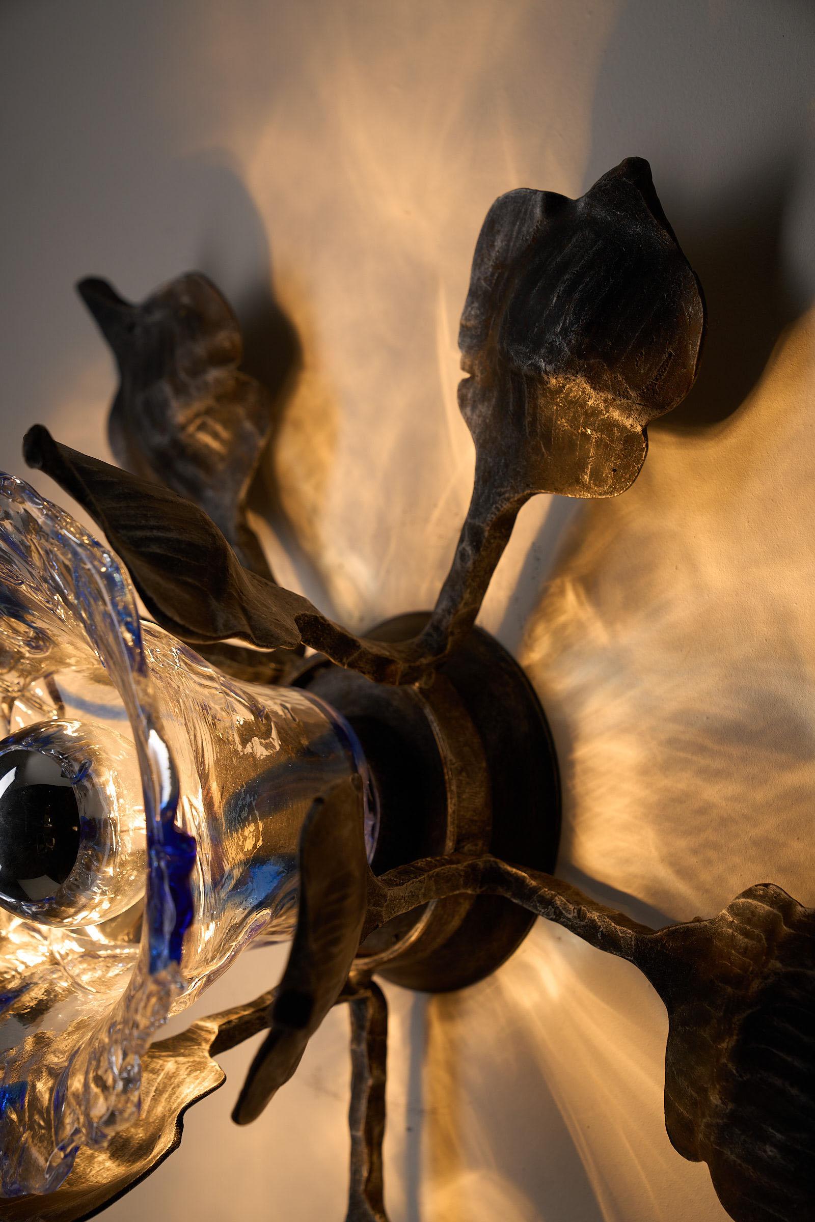 XX secolo Tom Ahlström & Hans Ehrlich, applique brutalista in ghisa e vetro di Murano in vendita