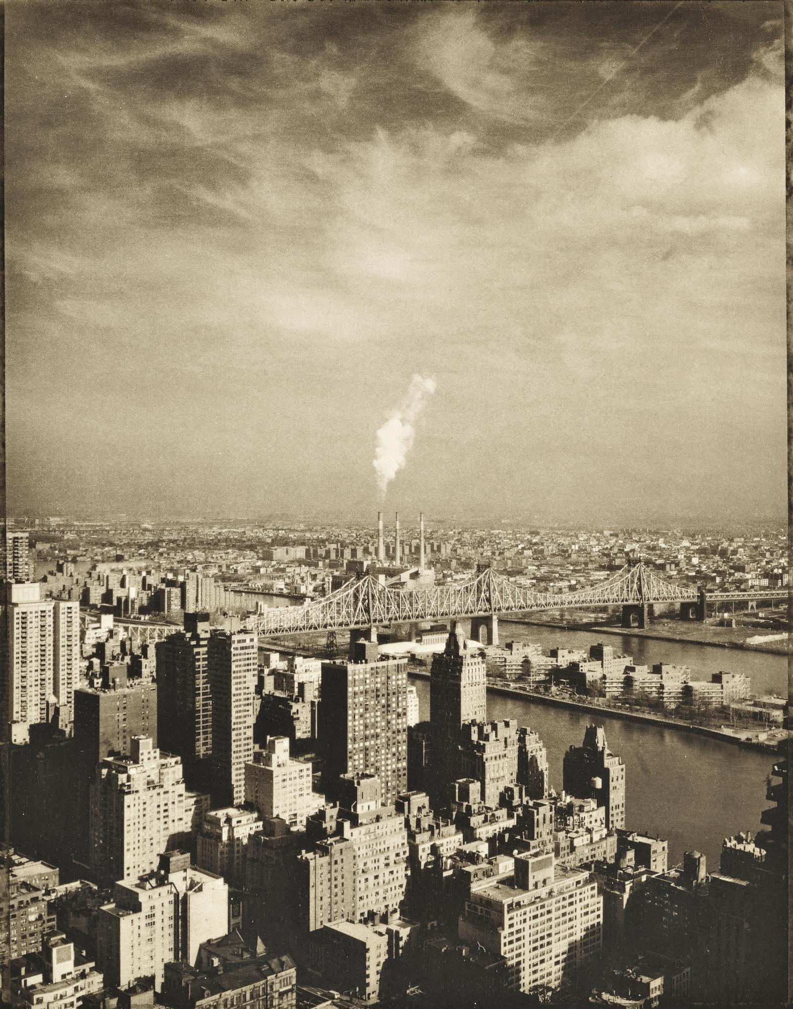 Brücke 59th Street (Beige), Black and White Photograph, von Tom Baril