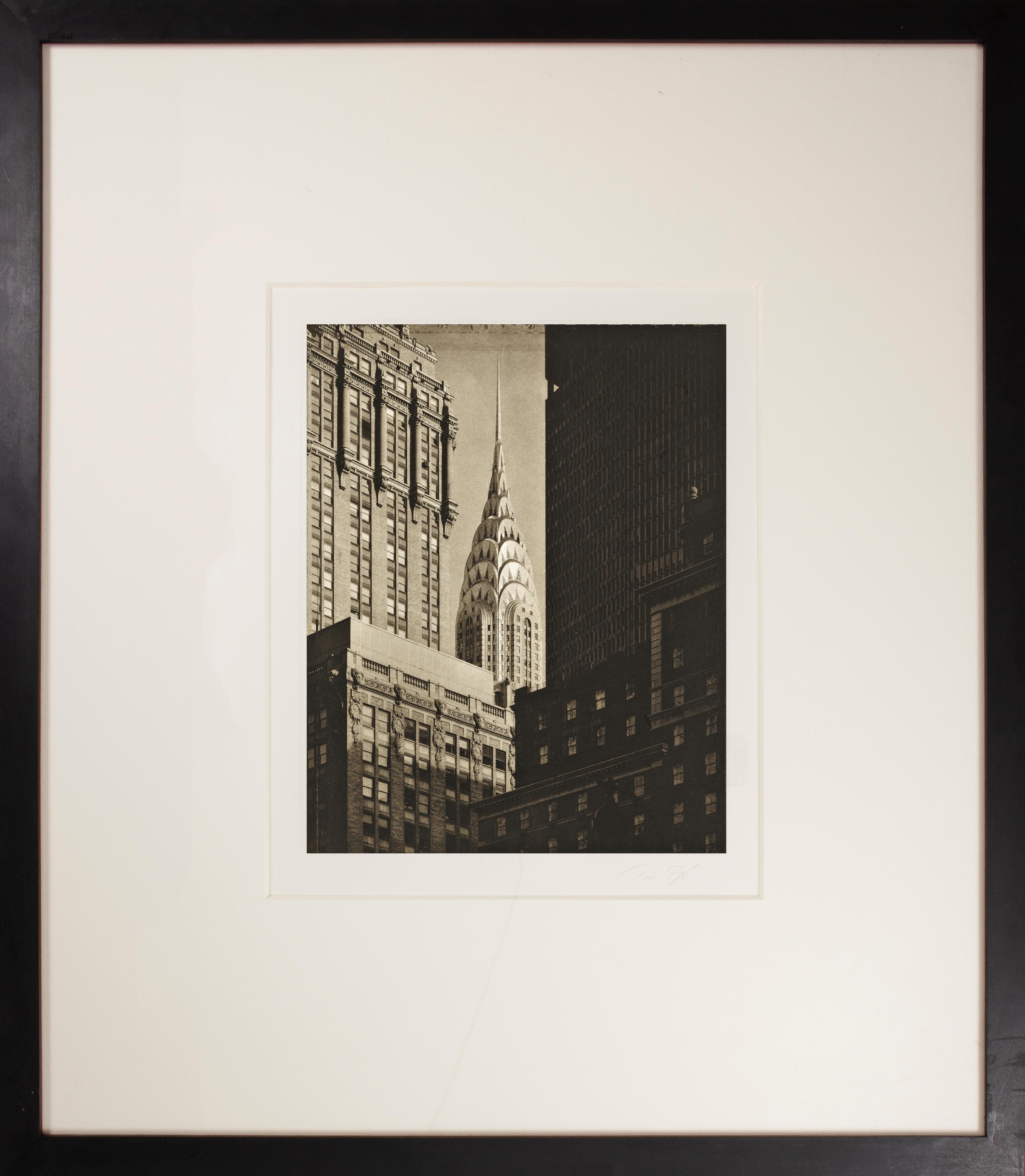 Tom Baril Figurative Photograph – Chrysler-Gebäude von der Madison Avenue