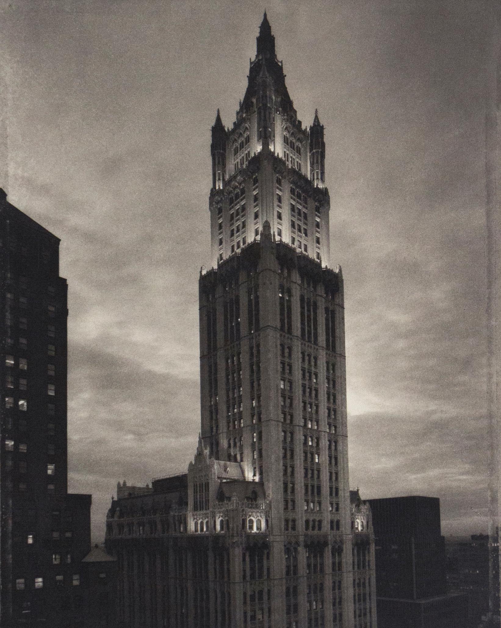 Wolle Woolworth Gebäude – Print von Tom Baril