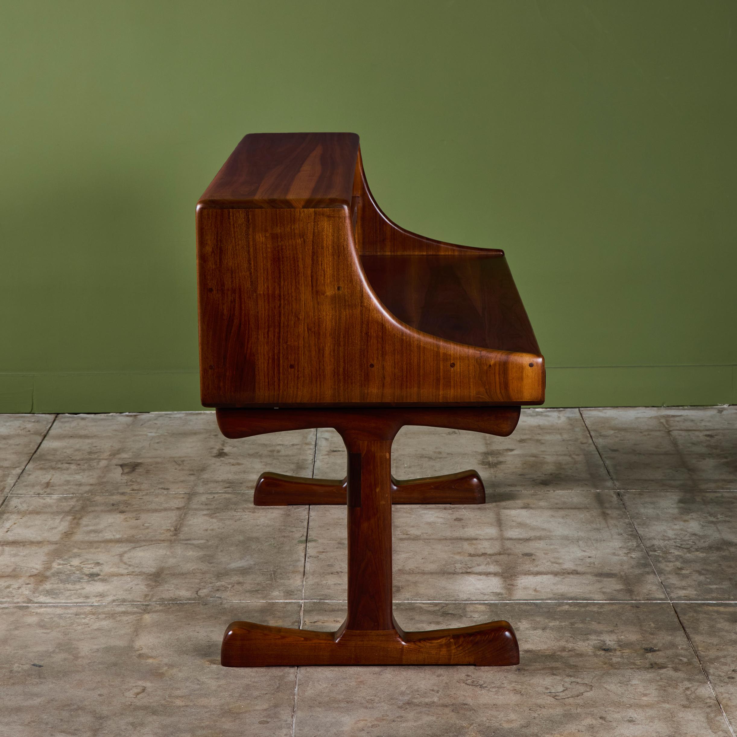 Américain Bureau d'artisanat Tom Bendon Studio en vente