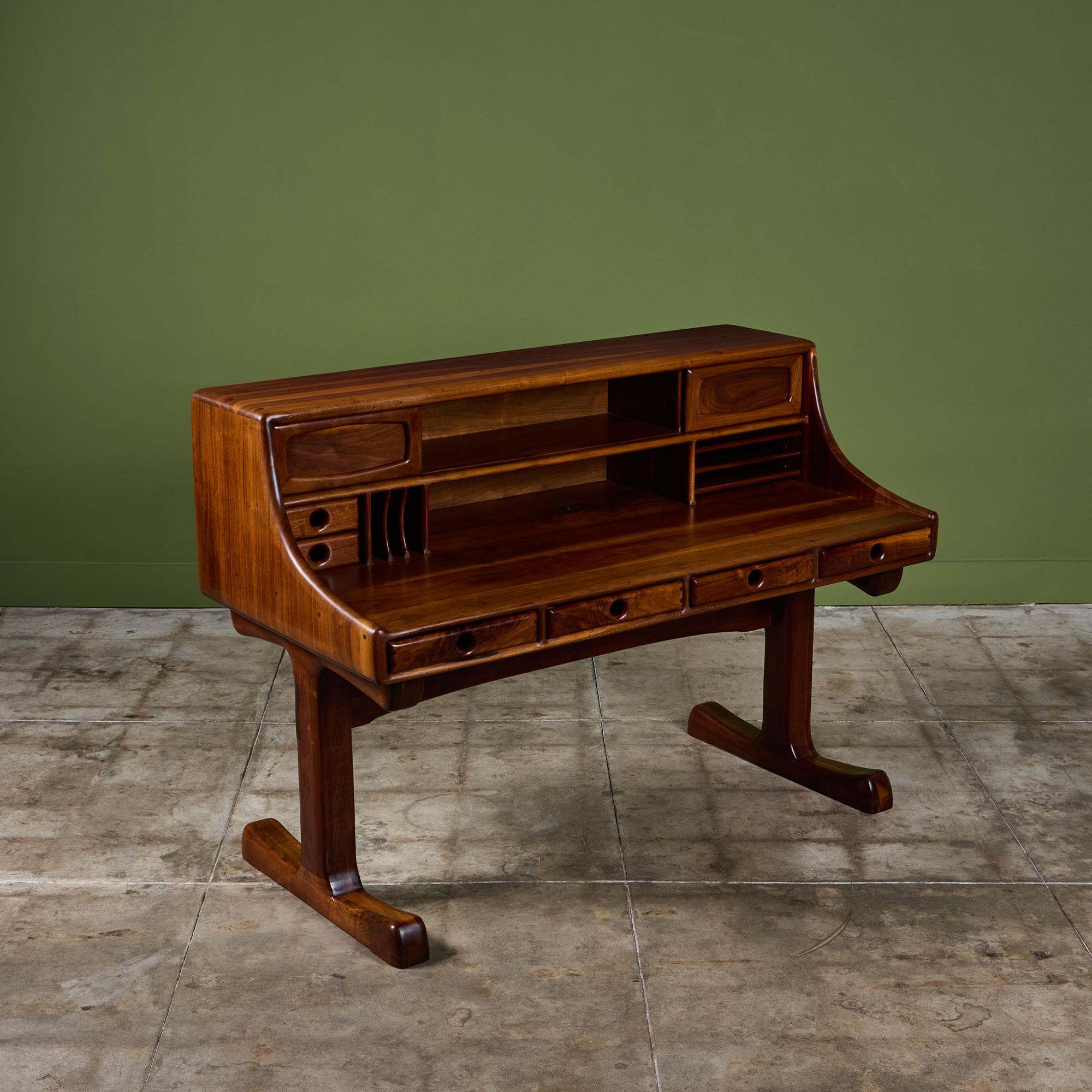 Noyer Bureau d'artisanat Tom Bendon Studio en vente