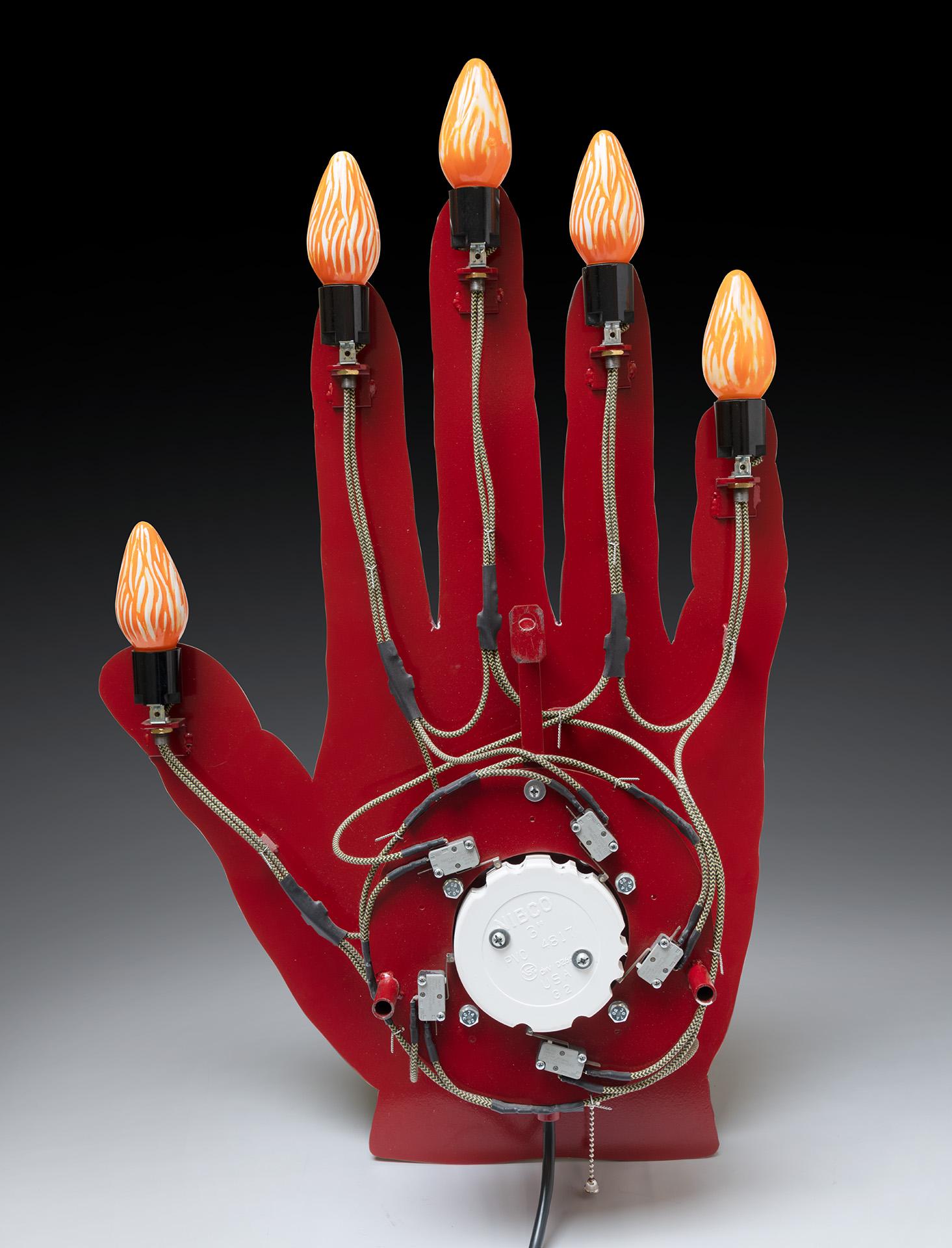 Die Hand des Ruhmes
Skulptur; Metall, Autolack, alte Glühbirnen, motorisiert
Jahr: 2018
Unterzeichnet
Größe: 28,5 x 18 x 5,75 Zoll
COA bereitgestellt

Tom Binger findet es interessant, dass in einer Zeit, in der das Internet schnell zur bevorzugten