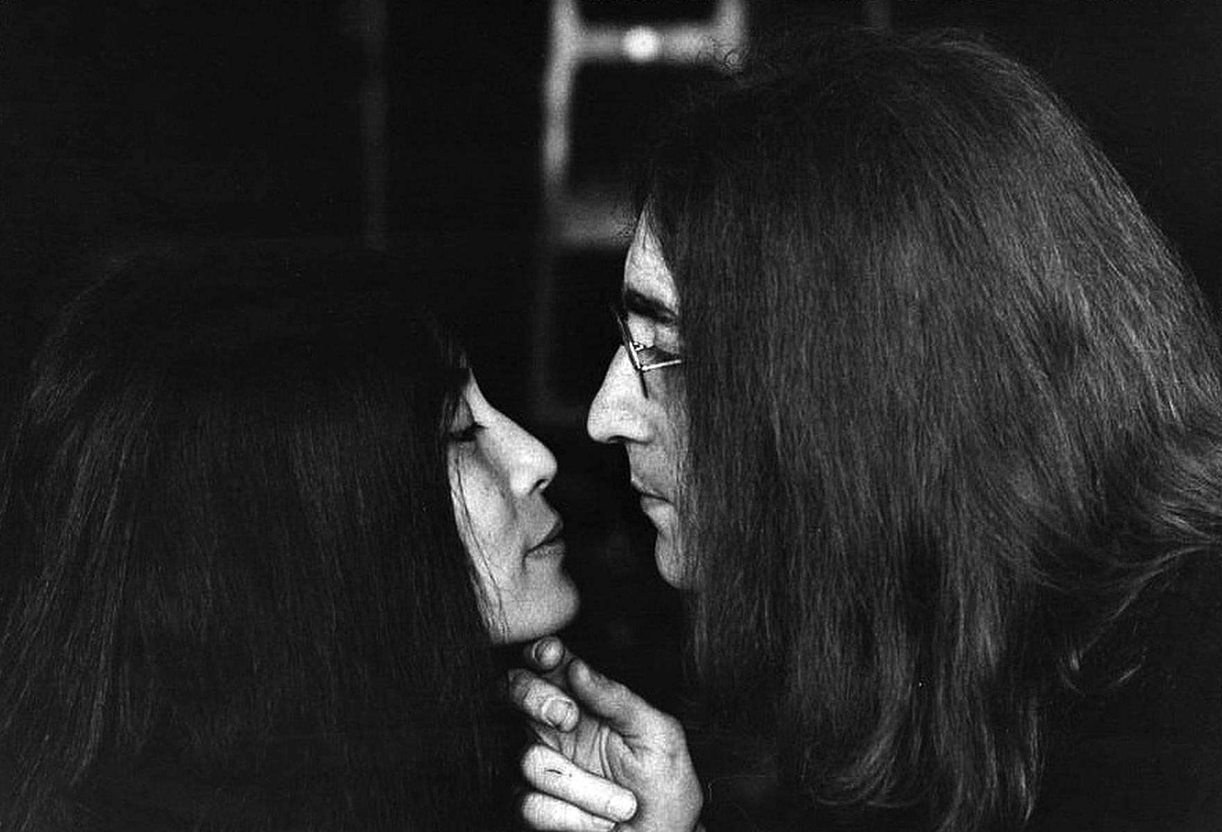 Tom Blau Black and White Photograph - John Lennon and Yoko Ono: The Kiss Globe Photos Fine Art Print