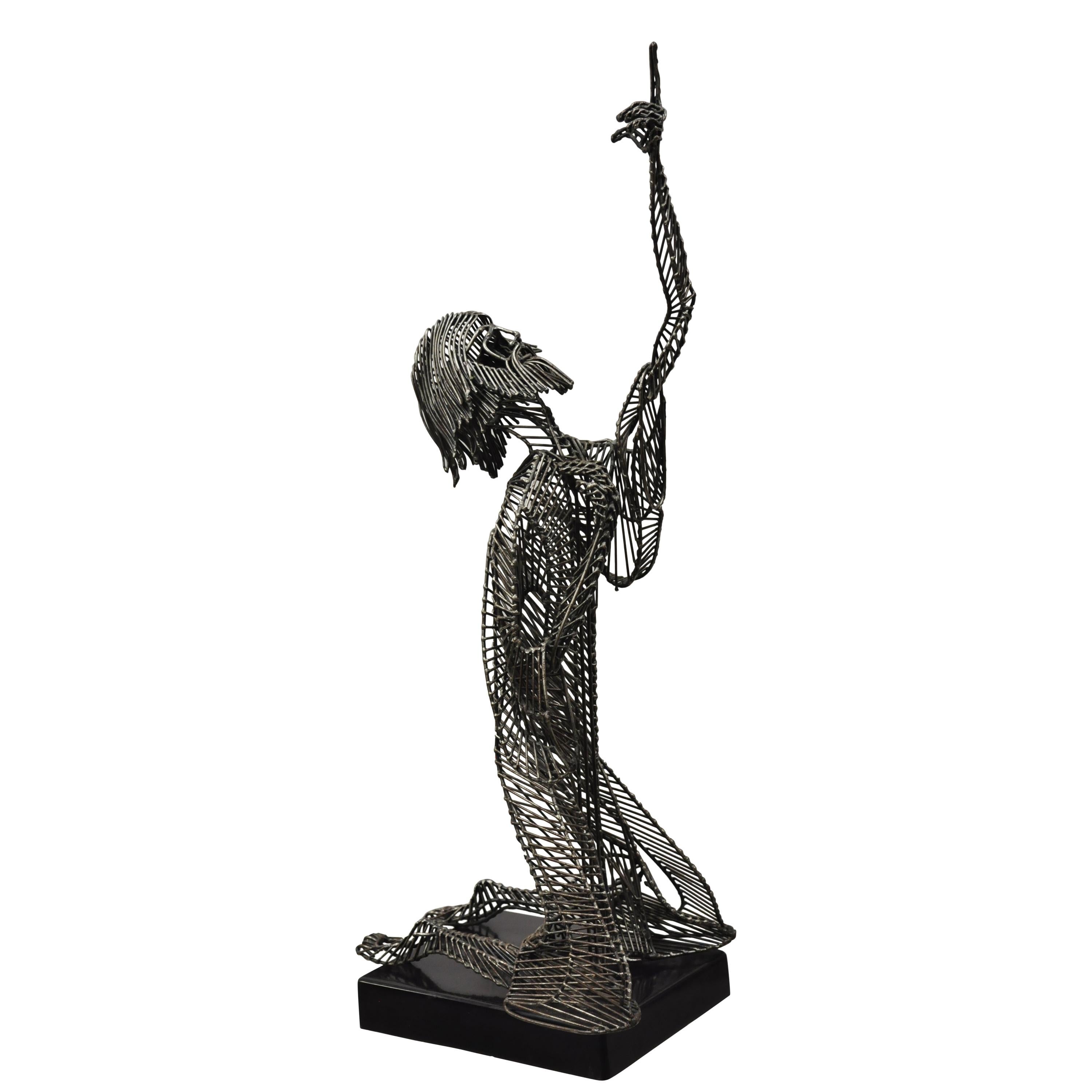 Tom & Bob Bennett - Sculpture en métal métallique d'un homme de Jésus se penchant sur les genoux