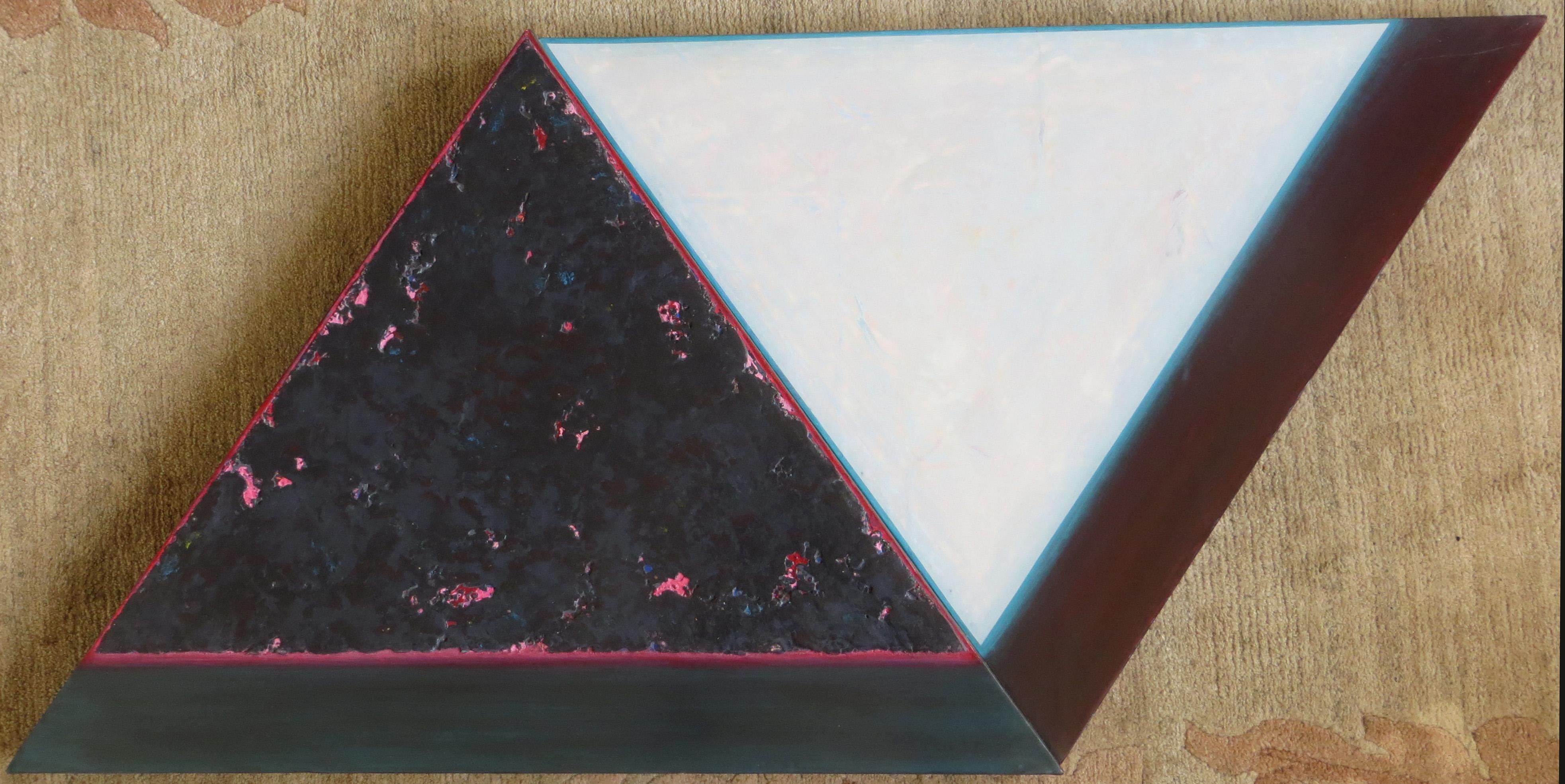 Minimalistische abstrakte Malerei – Acryl und Sand auf geformter Leinwand (Braun), Abstract Painting, von Tom Bolles