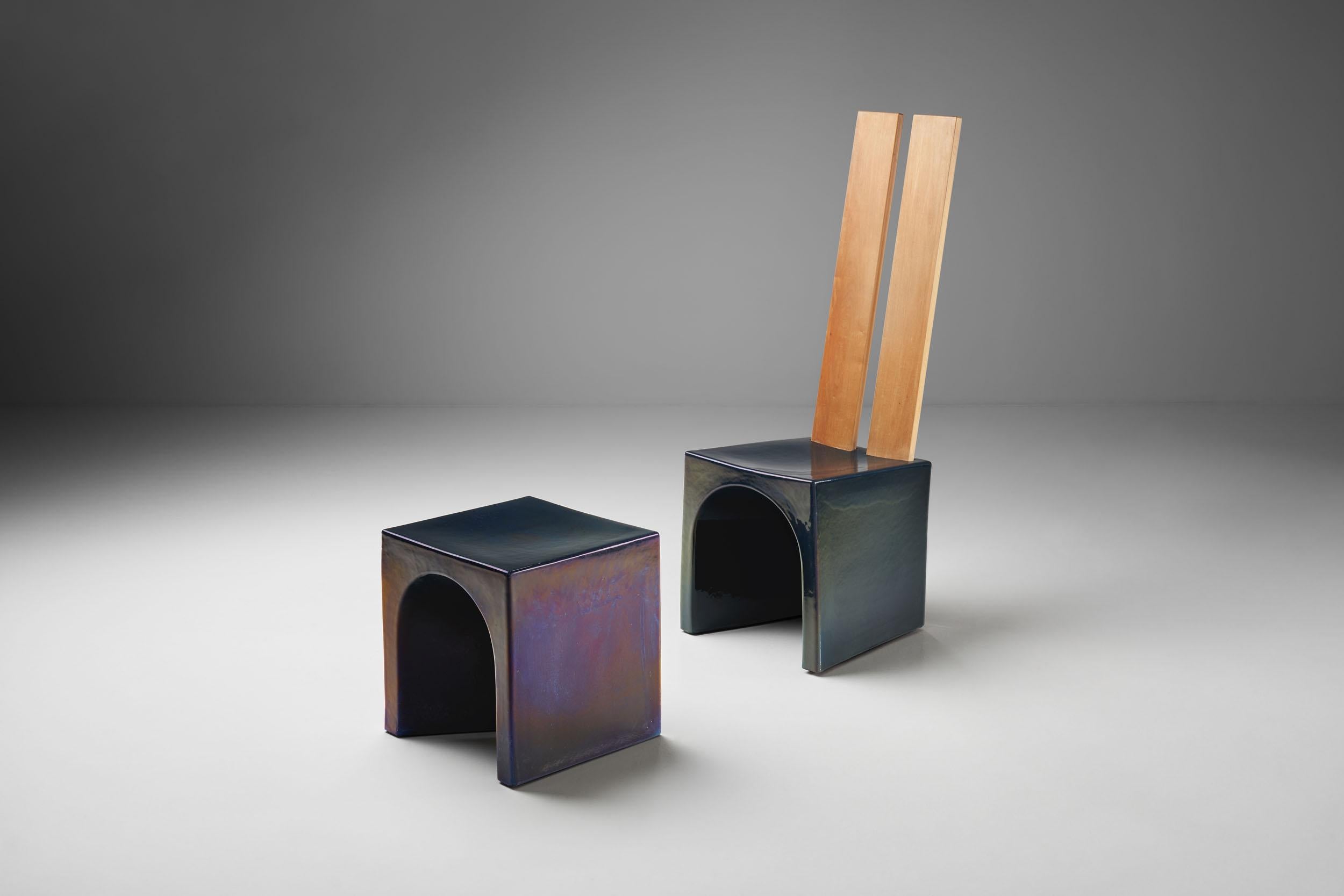 Glasierter Stuhl und Tisch von Tom Bruinsma für Mobach Ceramics, Niederlande (Moderne der Mitte des Jahrhunderts) im Angebot