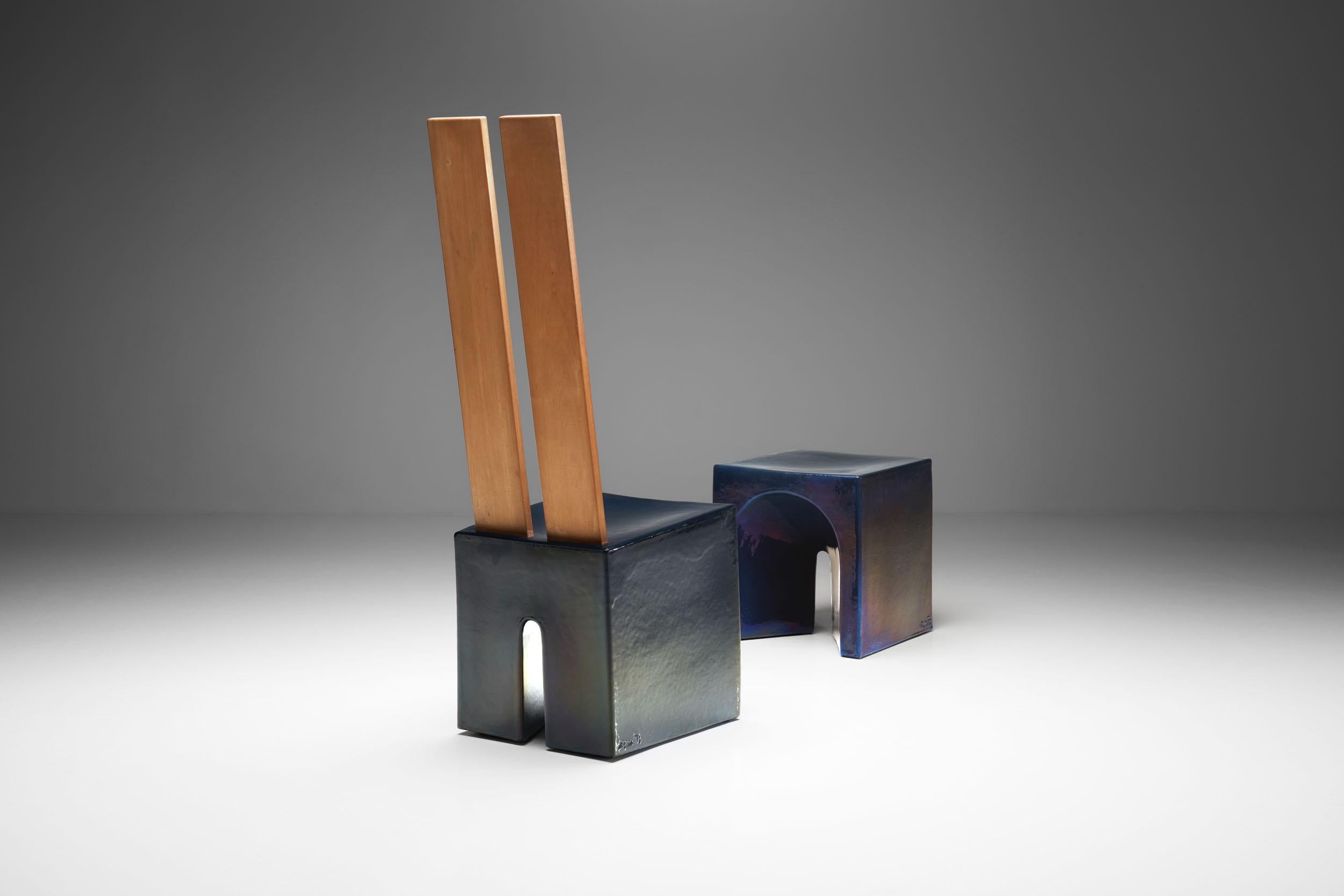 Glasierter Stuhl und Tisch von Tom Bruinsma für Mobach Ceramics, Niederlande (Niederländisch) im Angebot