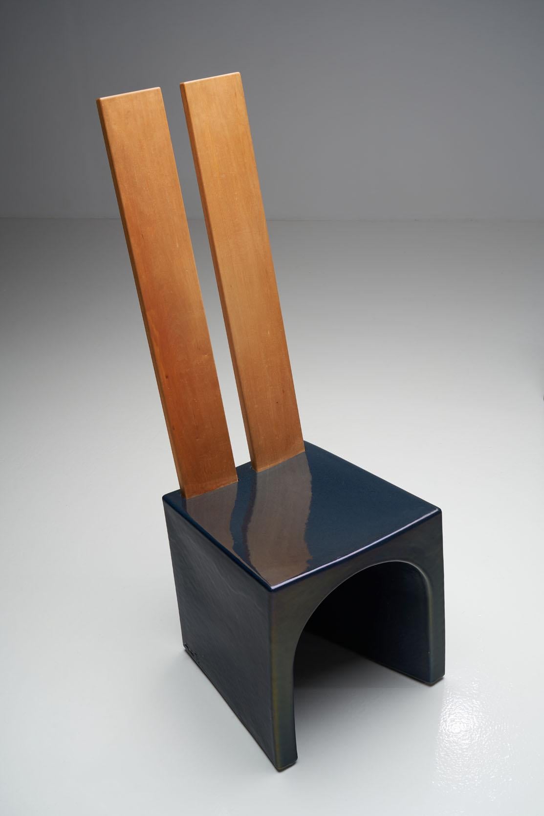 Glasierter Stuhl und Tisch von Tom Bruinsma für Mobach Ceramics, Niederlande im Zustand „Gut“ im Angebot in Utrecht, NL