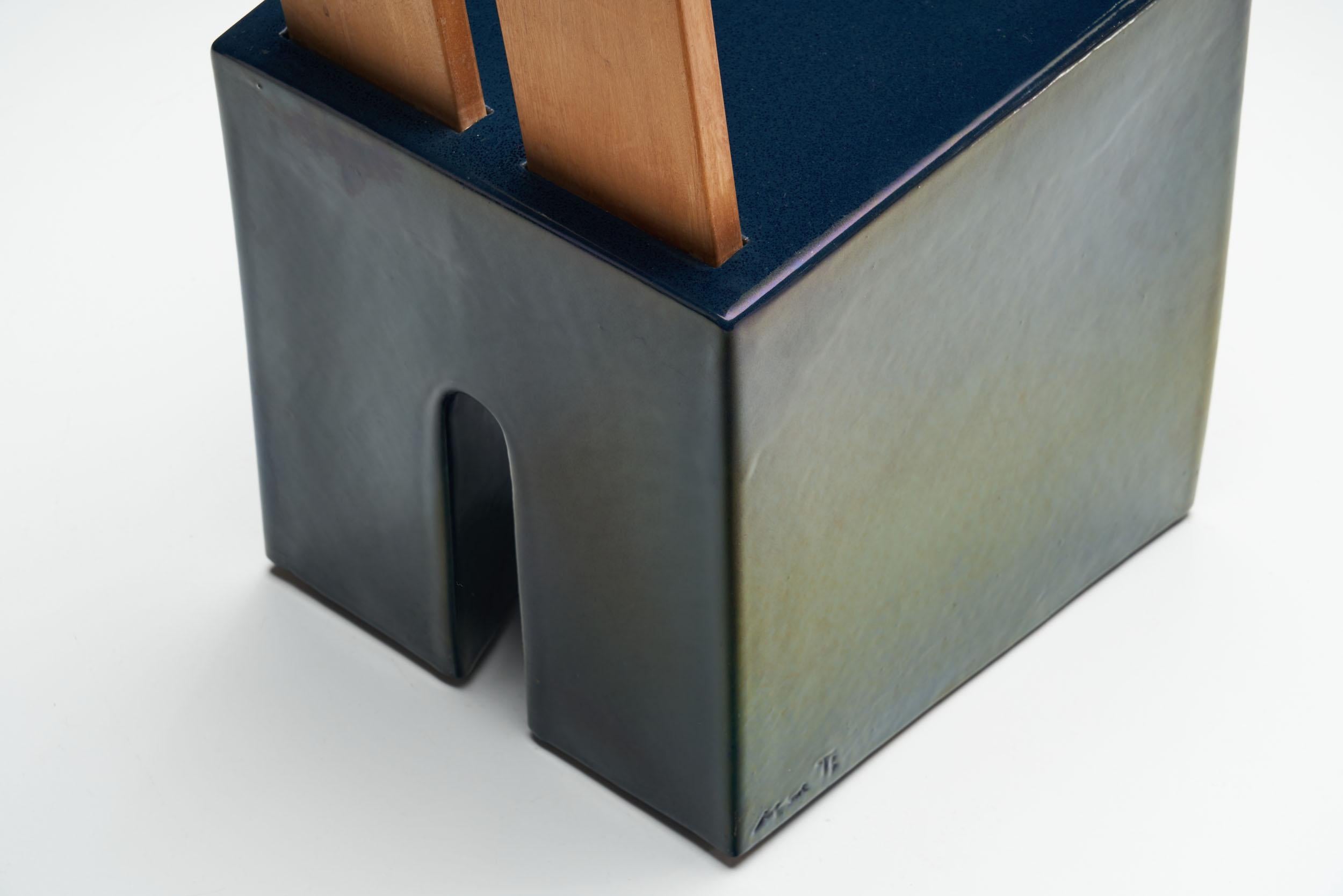 Glasierter Stuhl und Tisch von Tom Bruinsma für Mobach Ceramics, Niederlande (Keramik) im Angebot