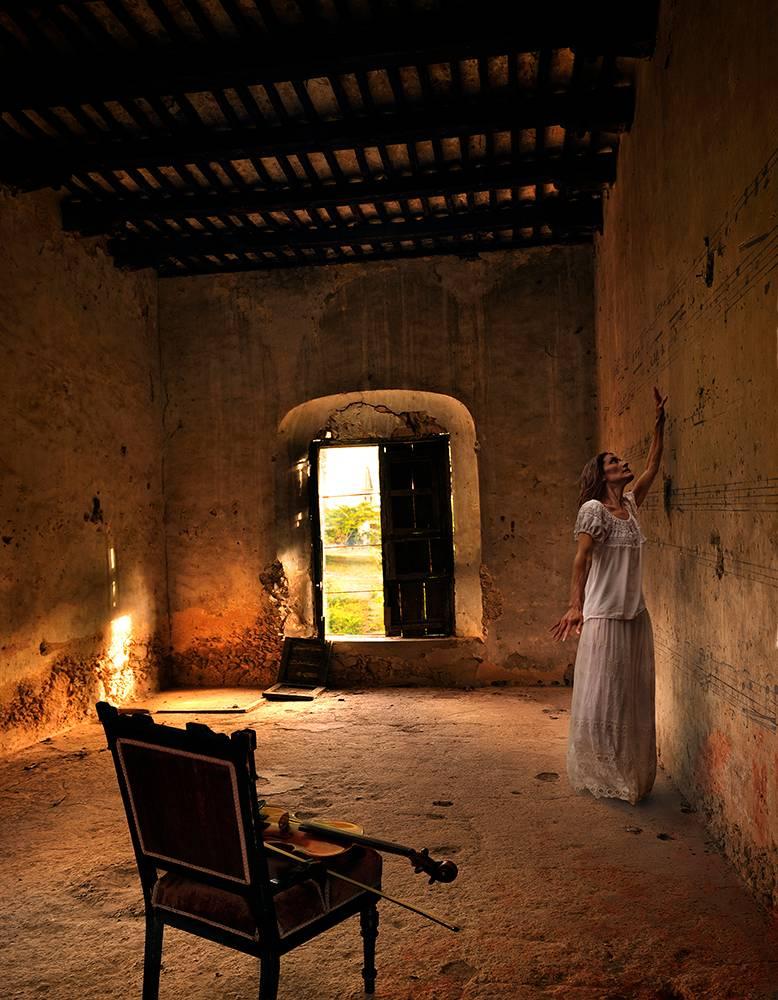 Tom Chambers Color Photograph - Unfamiliar Melody