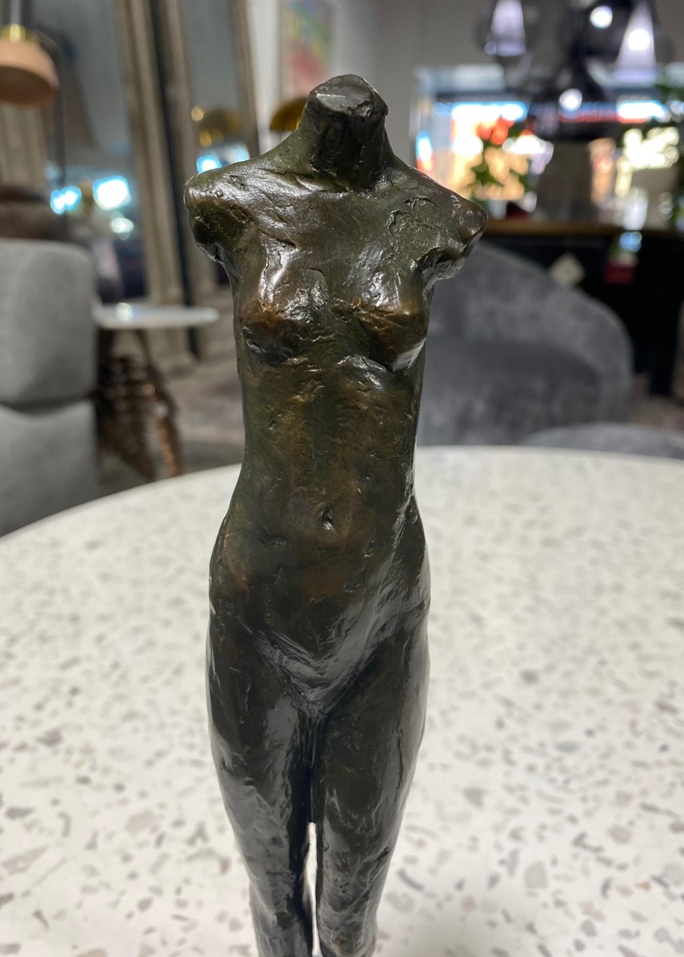 Figurative Bronze-Skulptur einer nackten Frau, Tom Corbin, signiert, limitierte Auflage (Moderne)