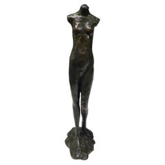 Sculpture figurative de femme nue marchant en bronze signée Tom Corbin, édition limitée