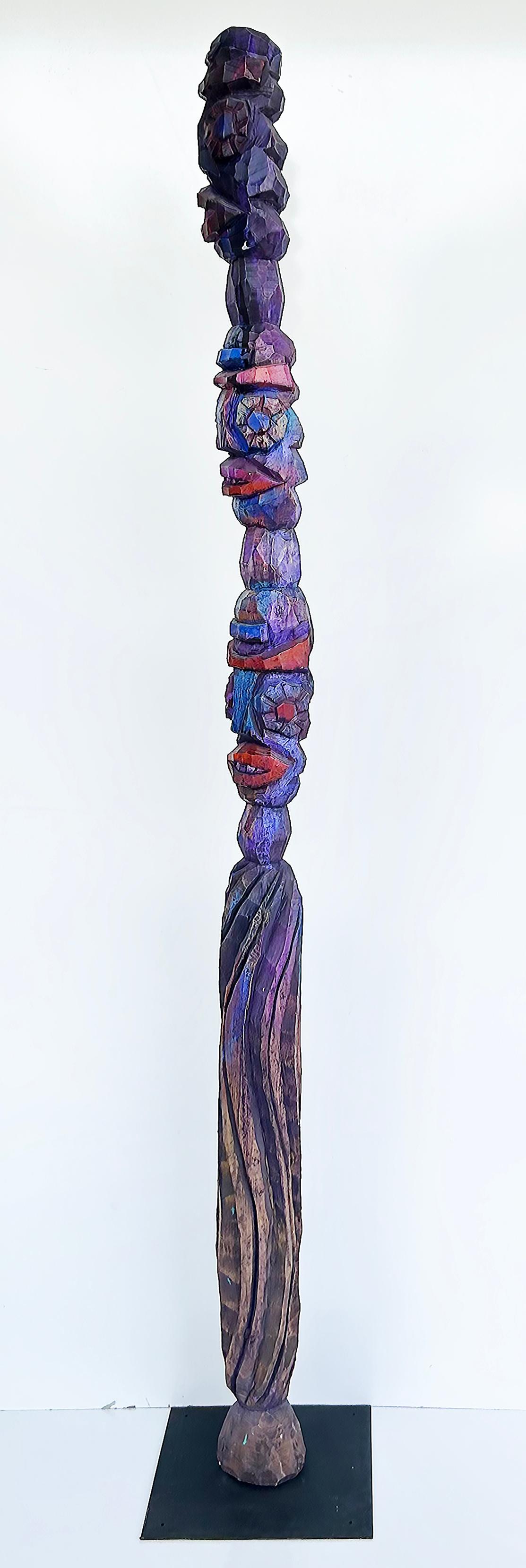 Sculpté à la main Tom Cramer Primitive American Folk Art Carved Figural Totem Sculpture 1994 en vente