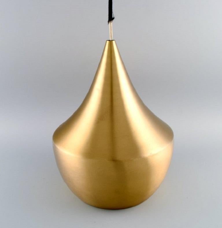 Tom Dixon (b. 1958), a British designer. Brass ceiling pendant. 
Clean design, 21st century.
Measures: 31 x 24 cm.
In excellent condition. Minor signs of use.
Stamped.