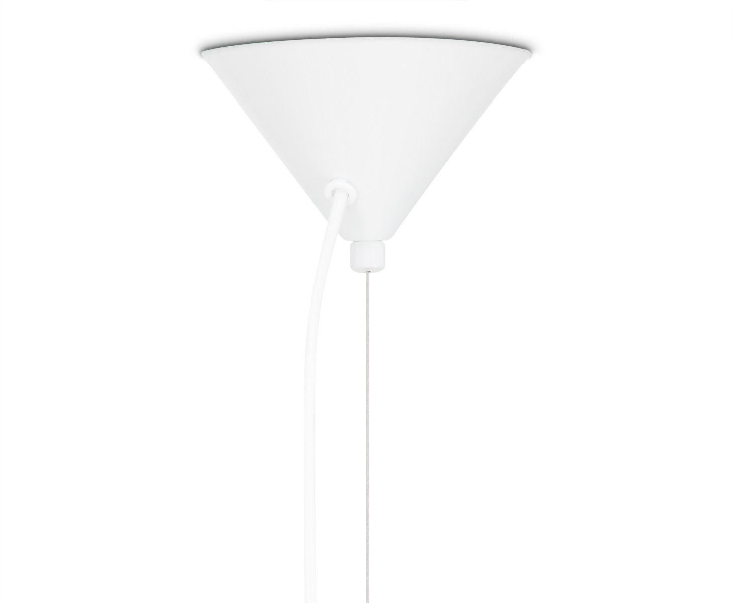 Tom Dixon beat stout pendant light fixture, white, modern lighting, UK. Iconic contemporary design. New in box, never installed. MSRP 1270 USD.
white version of the famous original beat light. The exterior is lacquered in a gloss white, contrasting