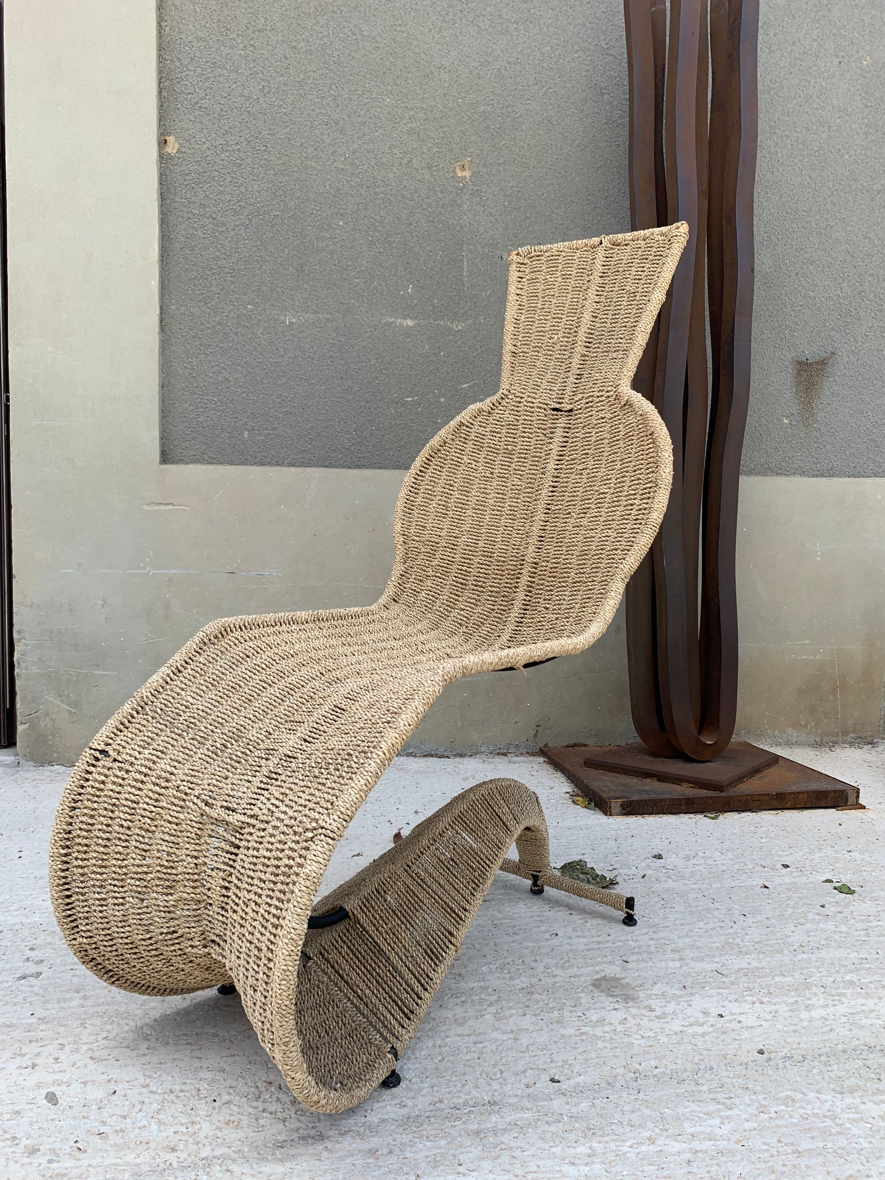Tom Dixon
Tumbona Speed
Hierro forjado / médula de ratán
Edición de diseño espacial 
1990
Al 133 x prof 110 x l 57 cm
En muy buen estado