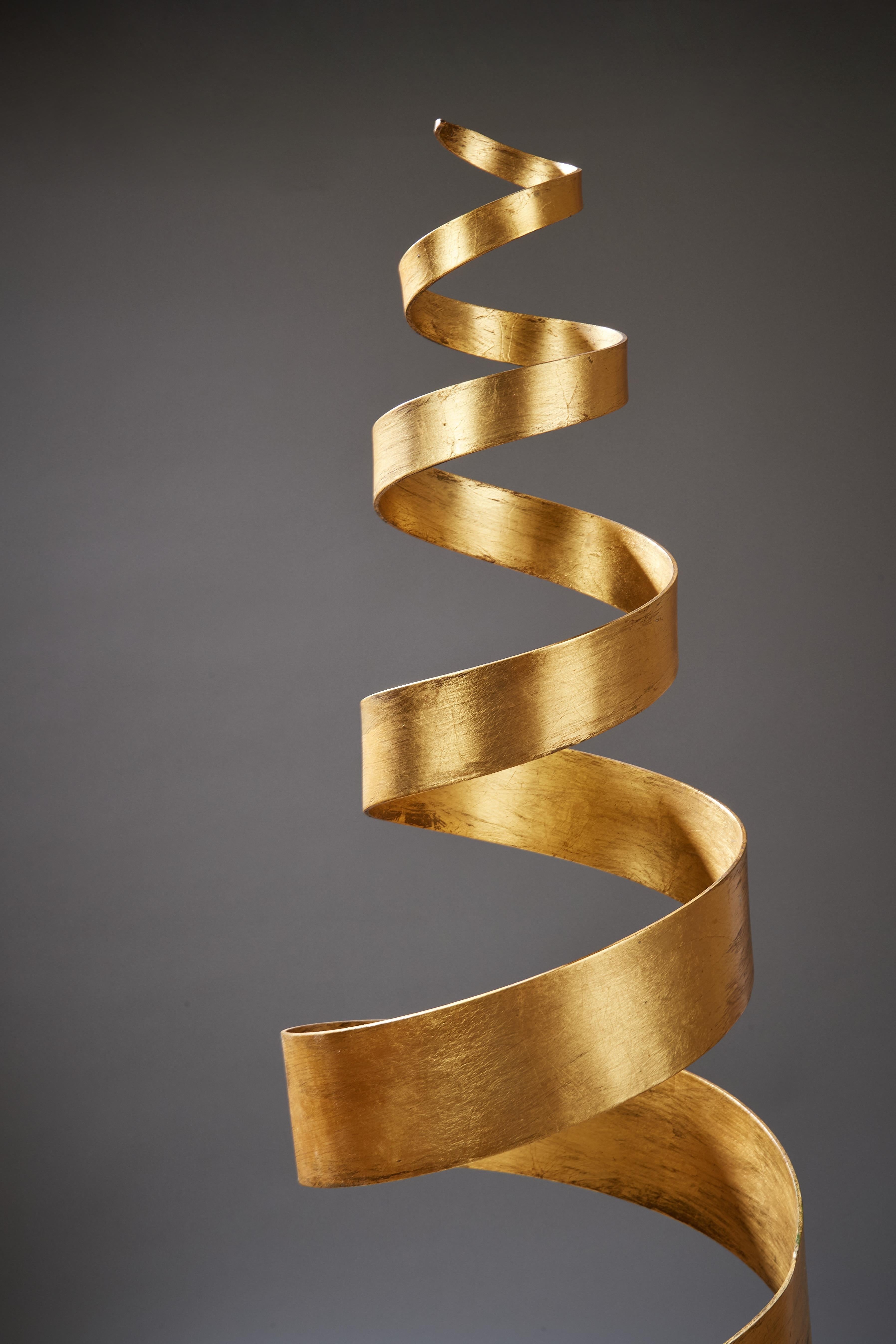 Tom Dixon, ancienne paire de lampadaires cinétiques en spirale en feuille d'or, UK 1988 en vente 4