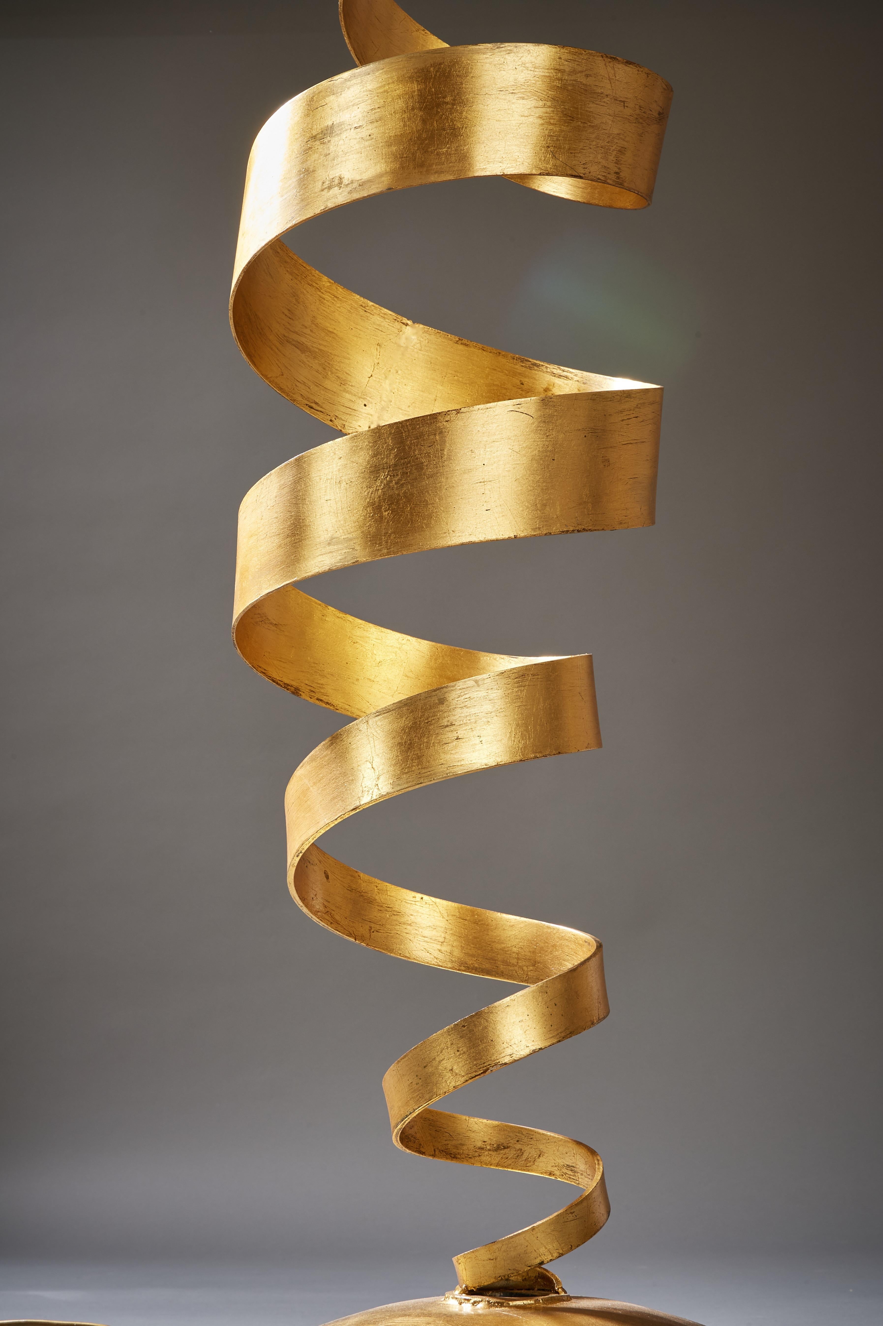 Tom Dixon, ancienne paire de lampadaires cinétiques en spirale en feuille d'or, UK 1988 en vente 6