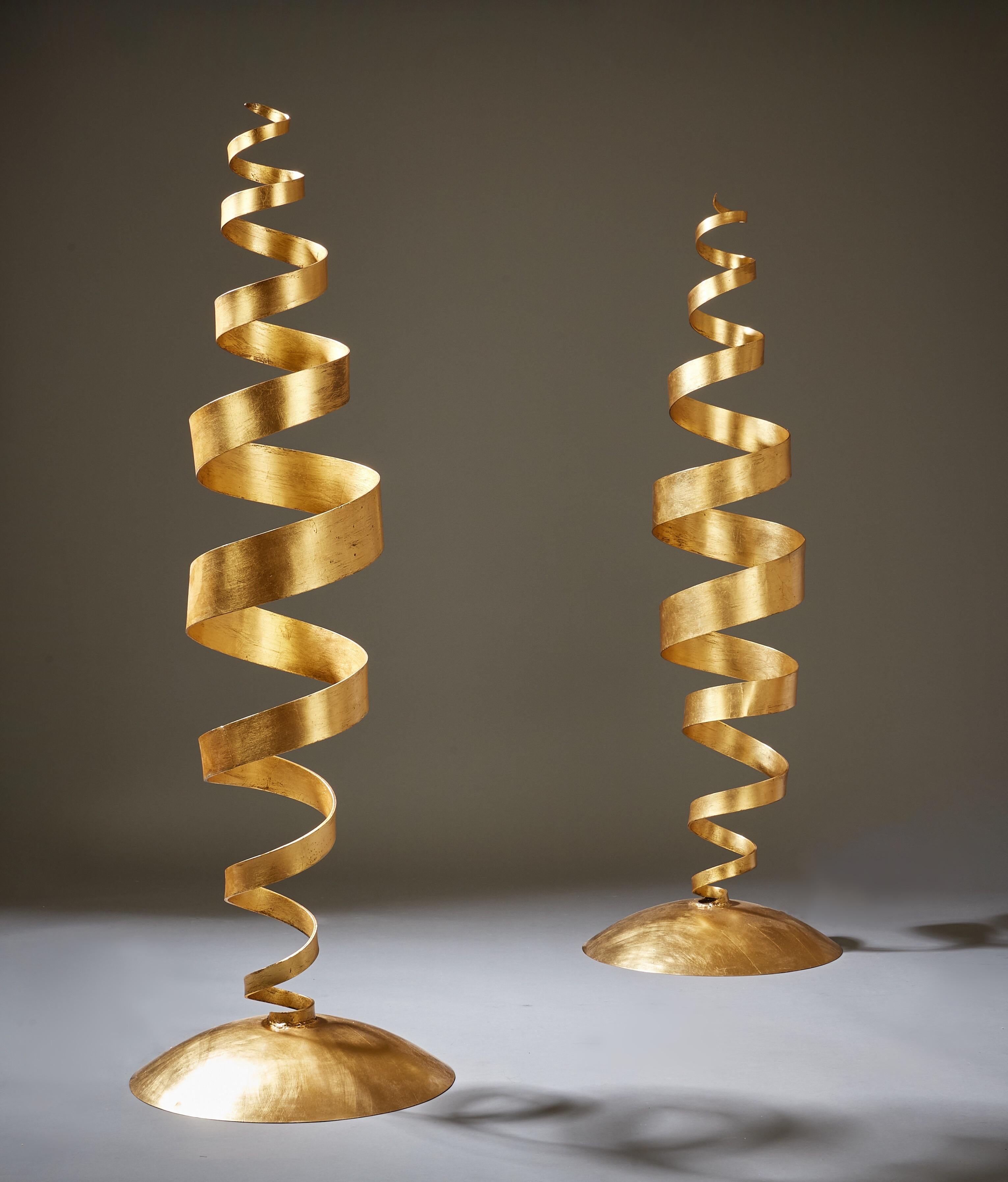 Mid-Century Modern Tom Dixon, ancienne paire de lampadaires cinétiques en spirale en feuille d'or, UK 1988 en vente