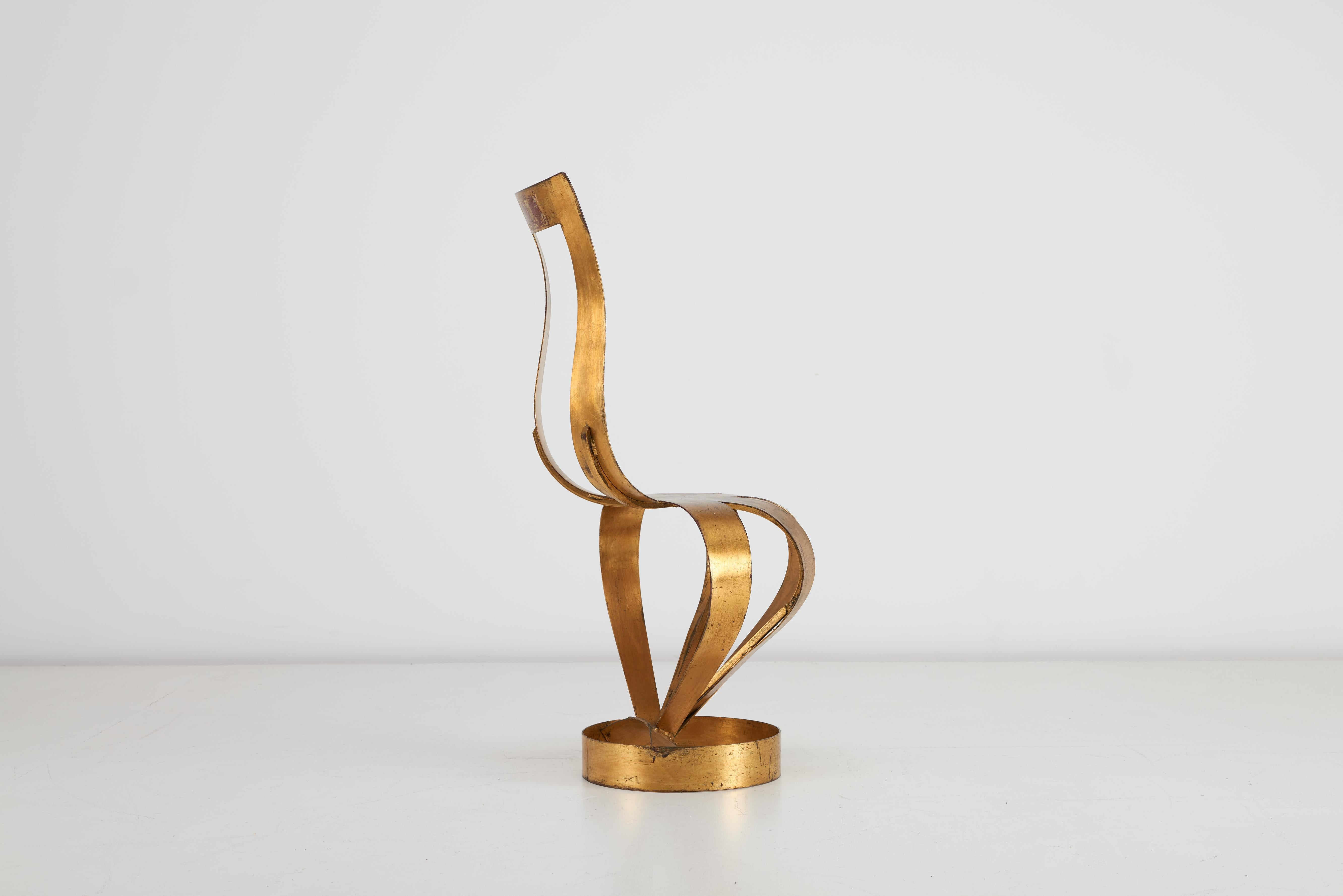 Tom Dixon Gold Crown Chair & John Stoddart Photographie d'Elizabeth Hurley 1988 Bon état - En vente à Uxbridge, GB