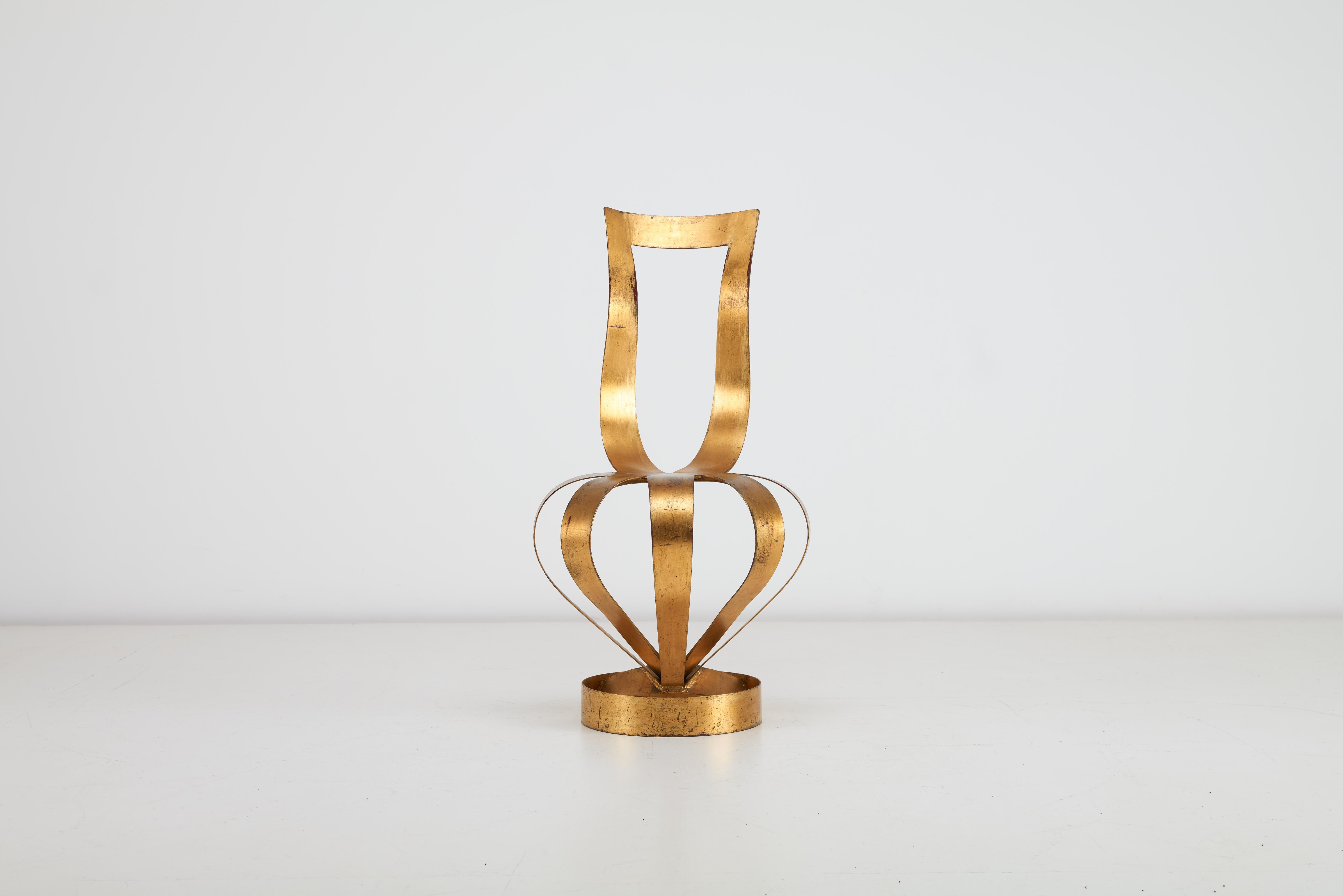 Métal Tom Dixon Gold Crown Chair & John Stoddart Photographie d'Elizabeth Hurley 1988 en vente