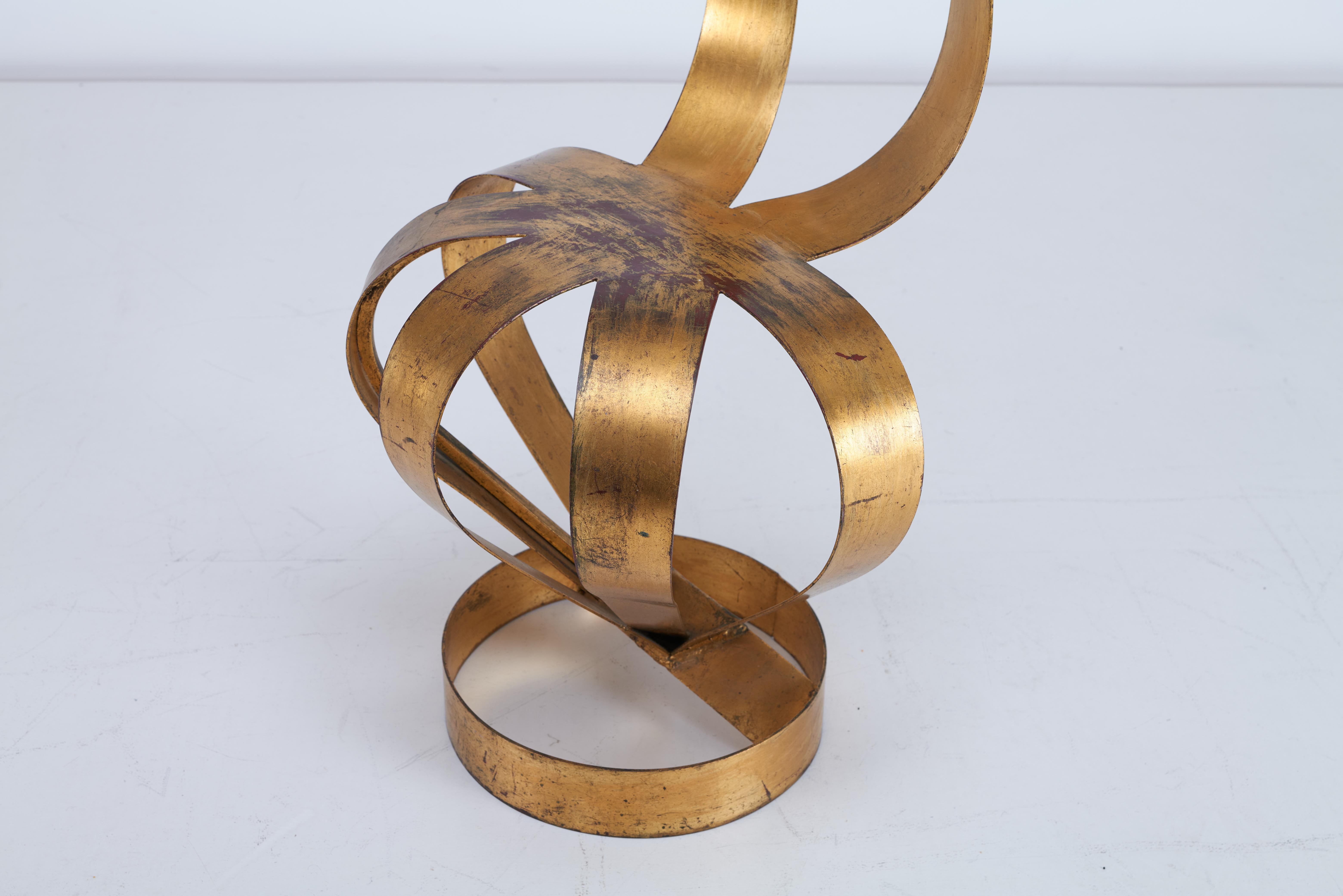 Tom Dixon Gold Crown Chair & John Stoddart Photographie d'Elizabeth Hurley 1988 en vente 2