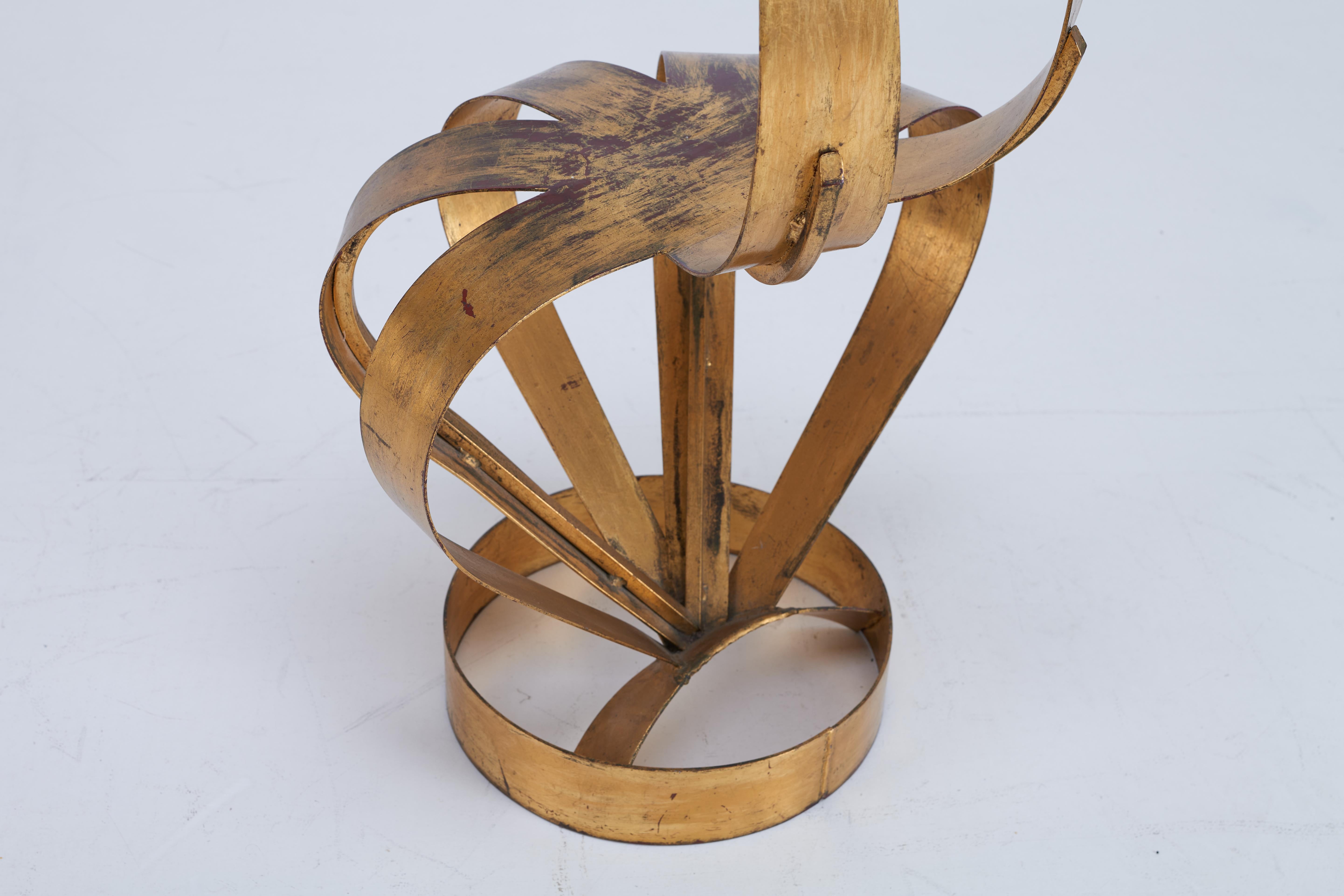 Tom Dixon Gold Crown Chair & John Stoddart Photographie d'Elizabeth Hurley 1988 en vente 3