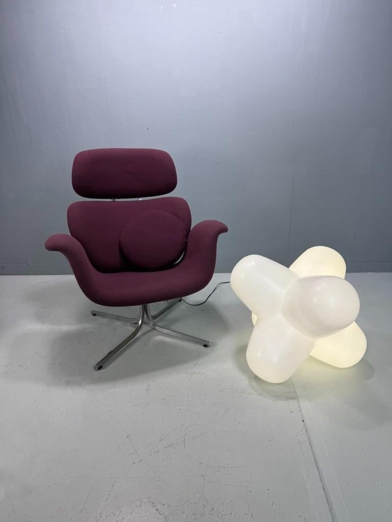 La lampada Jack, disegnata da Tom Dixon nel 1994, è un oggetto di design iconico e giocoso che unisce arte, funzionalità e innovazione. Questa lampada di grande impatto, nota anche come 
