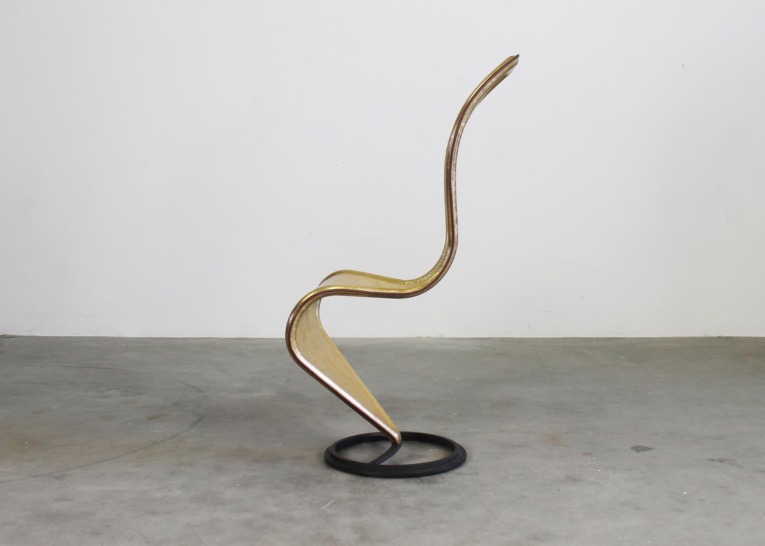 XXIe siècle et contemporain Chaise S de Tom Dixon en cuir doré et structure métallique par Cappellini, années 2000 en vente
