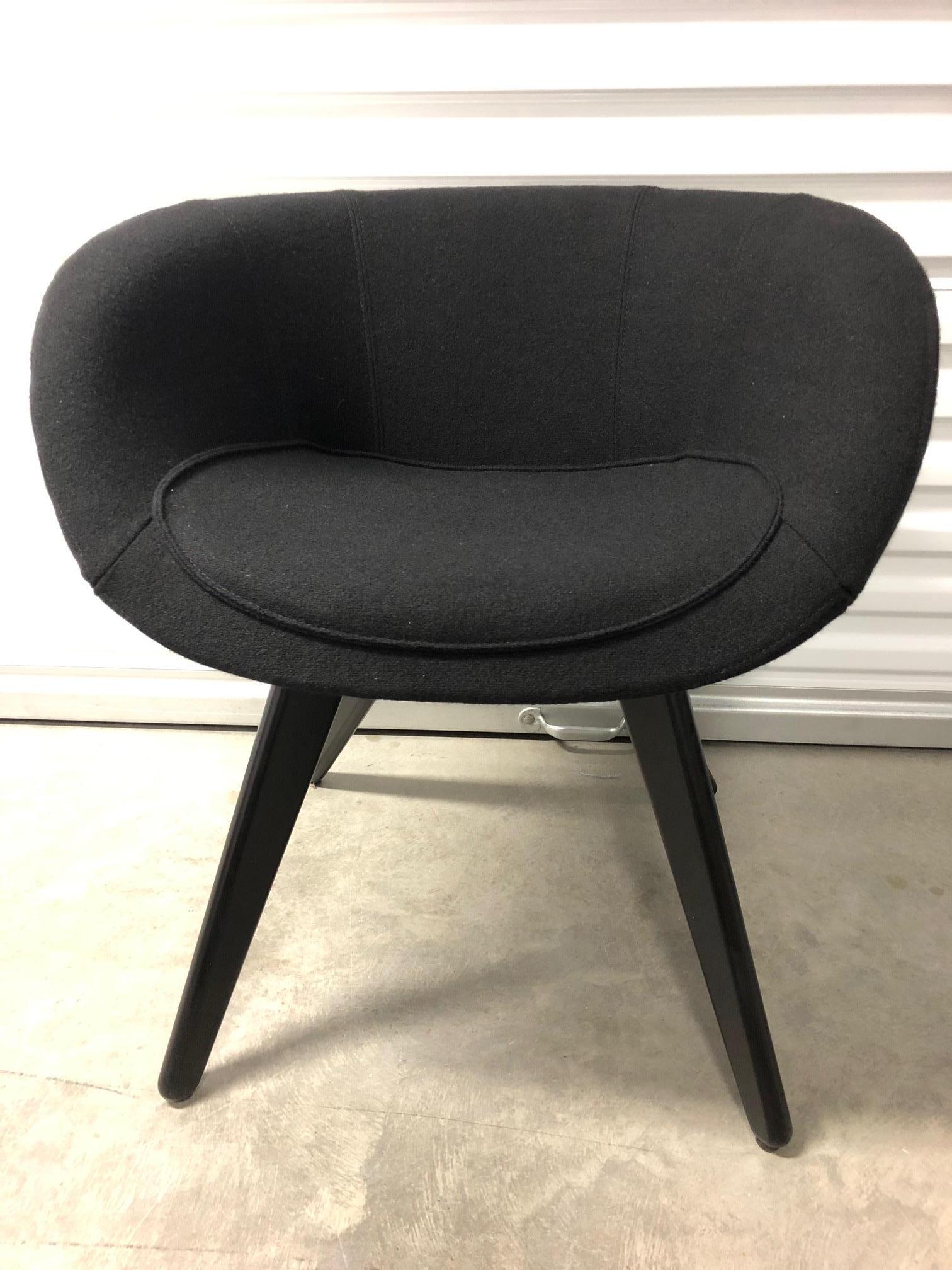 Modern Black Scoop Chair Low Back/Black Oak Leg