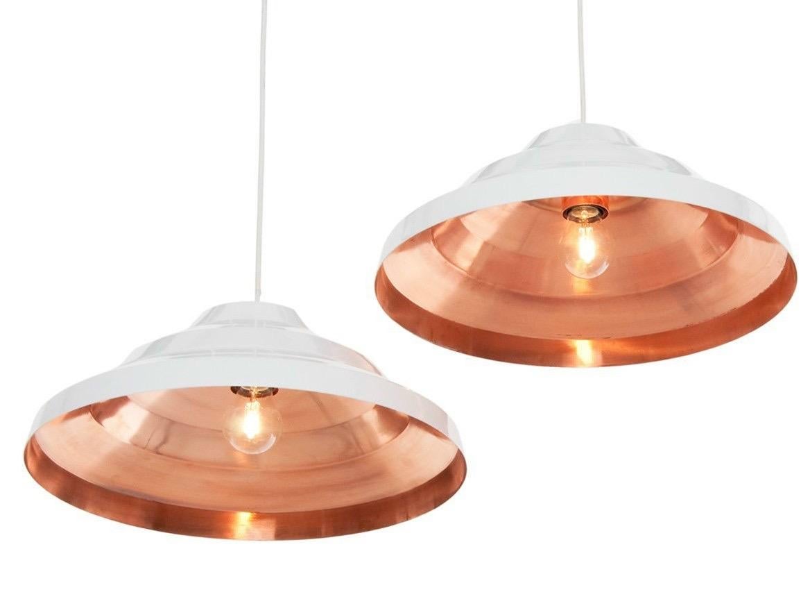 Tom Dixon step beat fat white pendant light fixture, copper, contemporary, UK. Rare, gorgeous piece. Was in production for a very short time. 2 available. Listing is for one.
The beat wide pendant by Tom Dixon brings the rustic, down-to-earth appeal