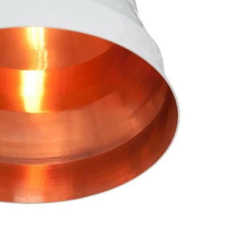 Tom Dixon step beat grand luminaire suspendu blanc, cuivre, contemporain, UK. Une pièce rare et magnifique. A été en production pendant une très courte période. 2 disponibles. L'inscription est pour un.

Une lampe à suspension concentrique. Lampe