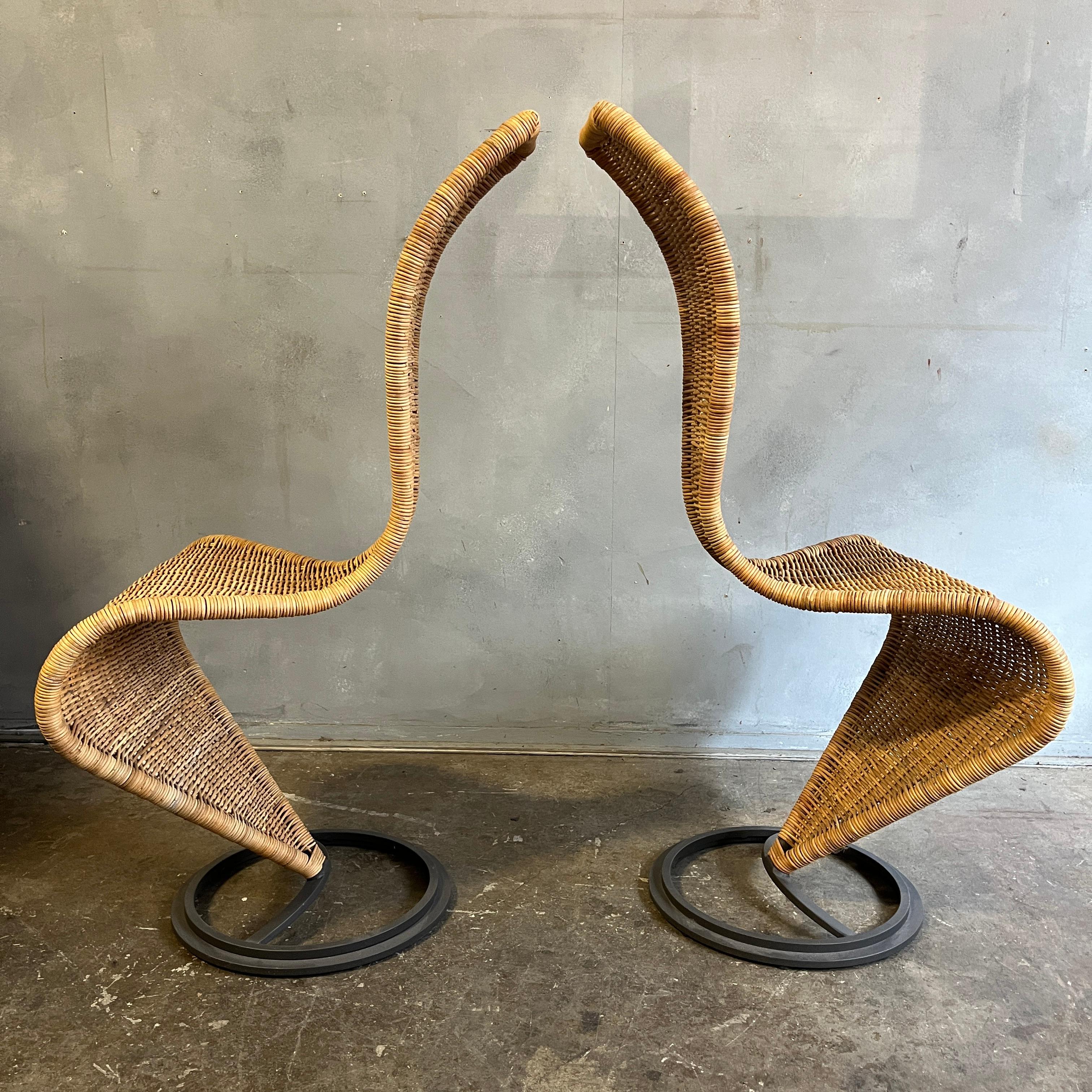 Tom Dixon S-Stuhl aus Korbgeflecht, 'Pair' (Stahl) im Angebot