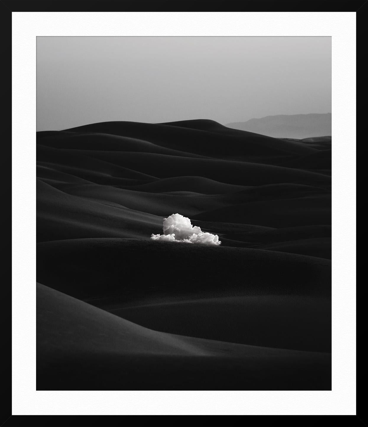 À PROPOS DE CET ARTISTE : Tom Fabia est un artiste français vivant dans le sud de la France. Ses parents sont tous deux artistes et il a choisi de suivre leur exemple. En tant que photographe, Tom se concentre principalement sur les paysages. Il