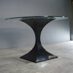 Table de salle à manger ronde Capricorn de Tom Faulkner