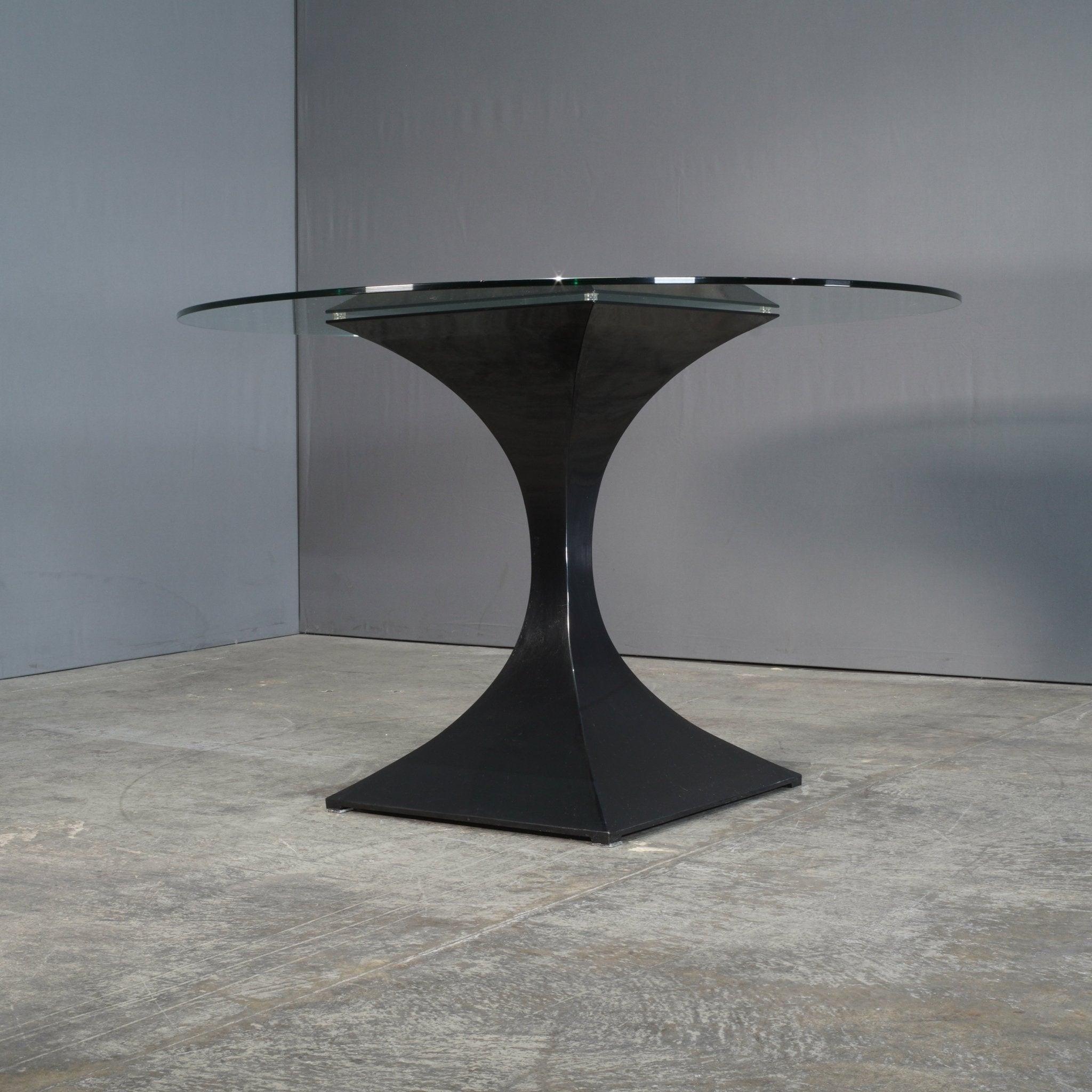 Moderne Table de salle à manger ronde Capricorn de Tom Faulkner en vente