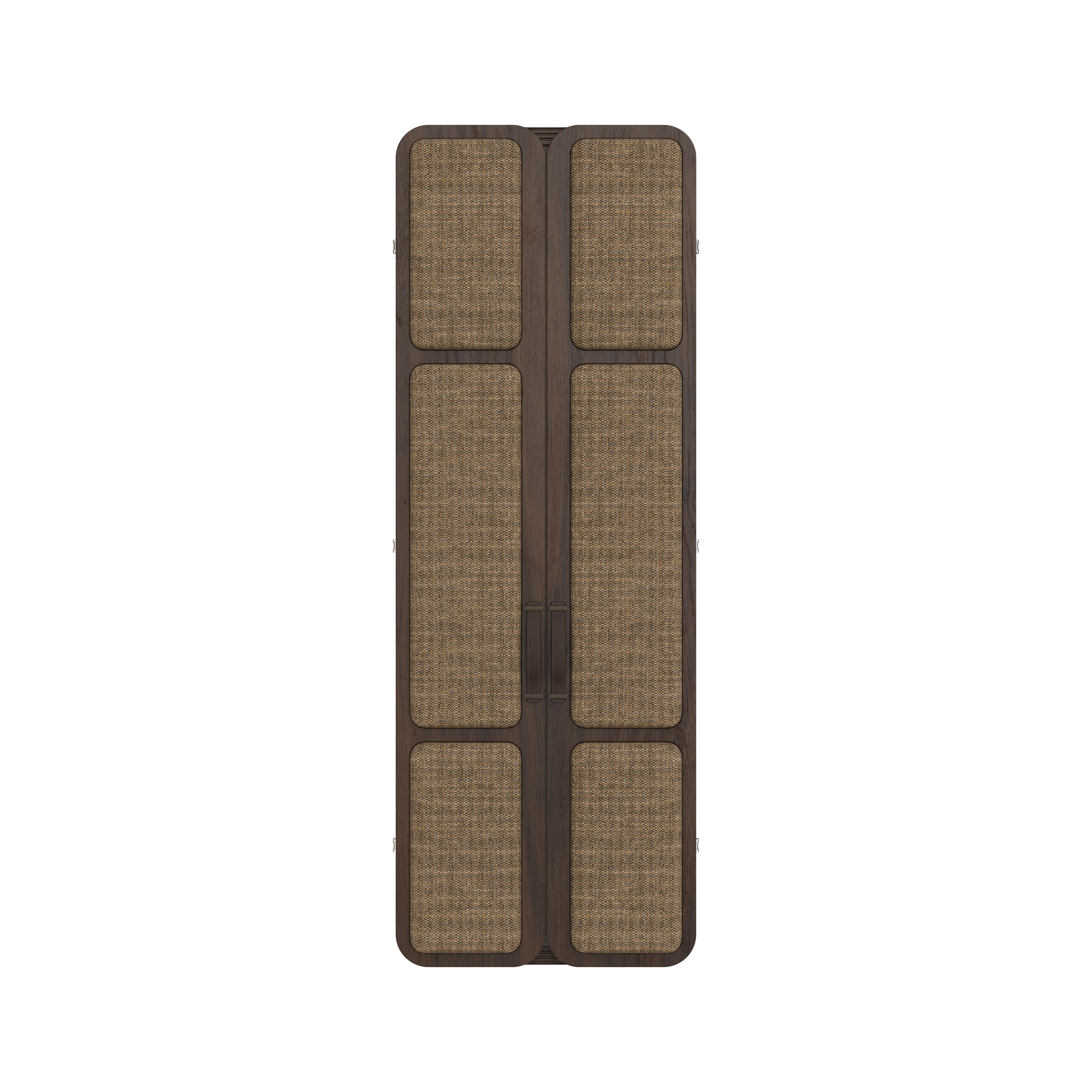 Tom Folding Mirror Nussbaum Holz Rattan Made in Portugal von Wood Tailors Club im Zustand „Neu“ im Angebot in RIO TINTO, PT