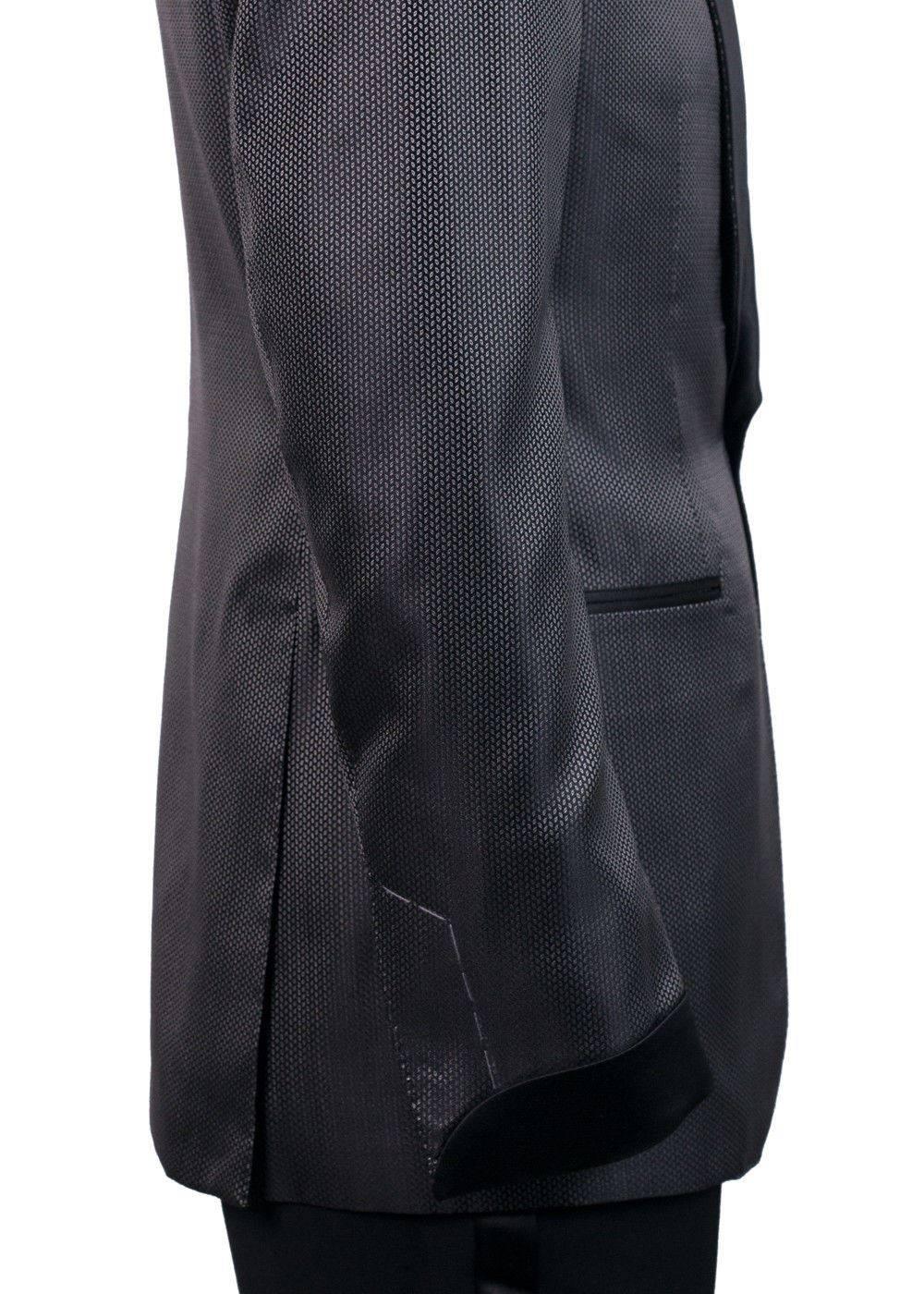 Brand New Tom Ford O'Connor Evening Jacket
Original Tags & Hanger Included
Retails In-Stores & Online for $4620
Size EUR 50R / US 40 Fits True to Size

Lend a hint of effortless sophistication to your formal repertoire courtesy of Tom Ford's 100%