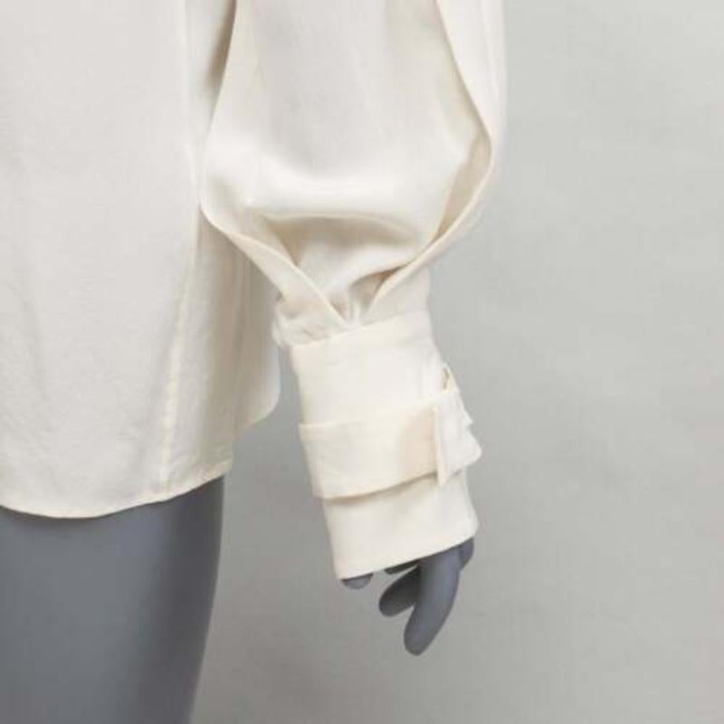 TOM FORD 100% silk ivory trench detail light flowy jacket IT42 M
Reference: GIYG/A00348
Brand: Tom Ford
Material: Silk
Color: Cream
Pattern: Solid
Closure: Self Tie
Lining: Cream Silk
Extra Details: Epaulets with no visible buttons.
Made in: