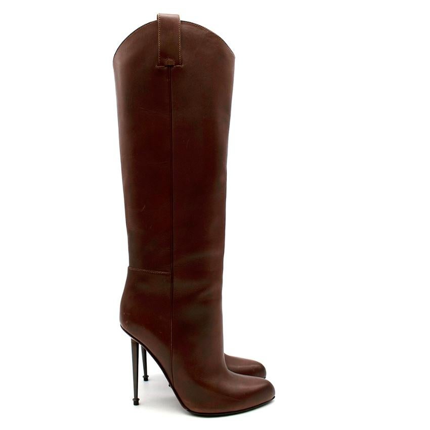 Tom Ford Brown Leather Heeled Boots 

-Luxurious soft leather 
-Iconic graphite metal heel 
-Amazing soft leather lining 
-Western inspired loops to the top 
-Leather detail to the soles 
-Branded hardware to the soles 
-Neutral, easy to style brown