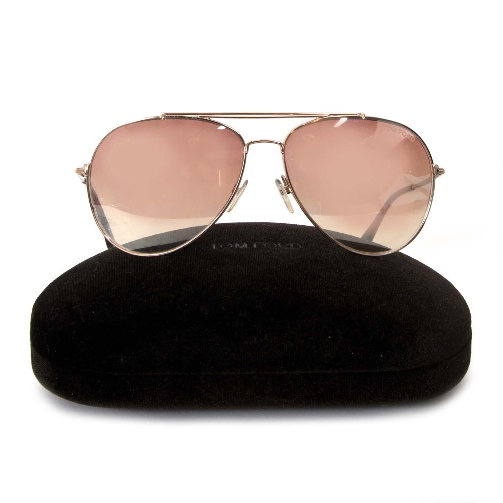 Good condition

Tom Ford Aviator Sunglasses

The Aviator style is a worldwide favorite. 
These gorgeous sunglasses by Tom Ford are unisex, and perfect for those cool and on-trend women and men. 

Comes with box & booklet.