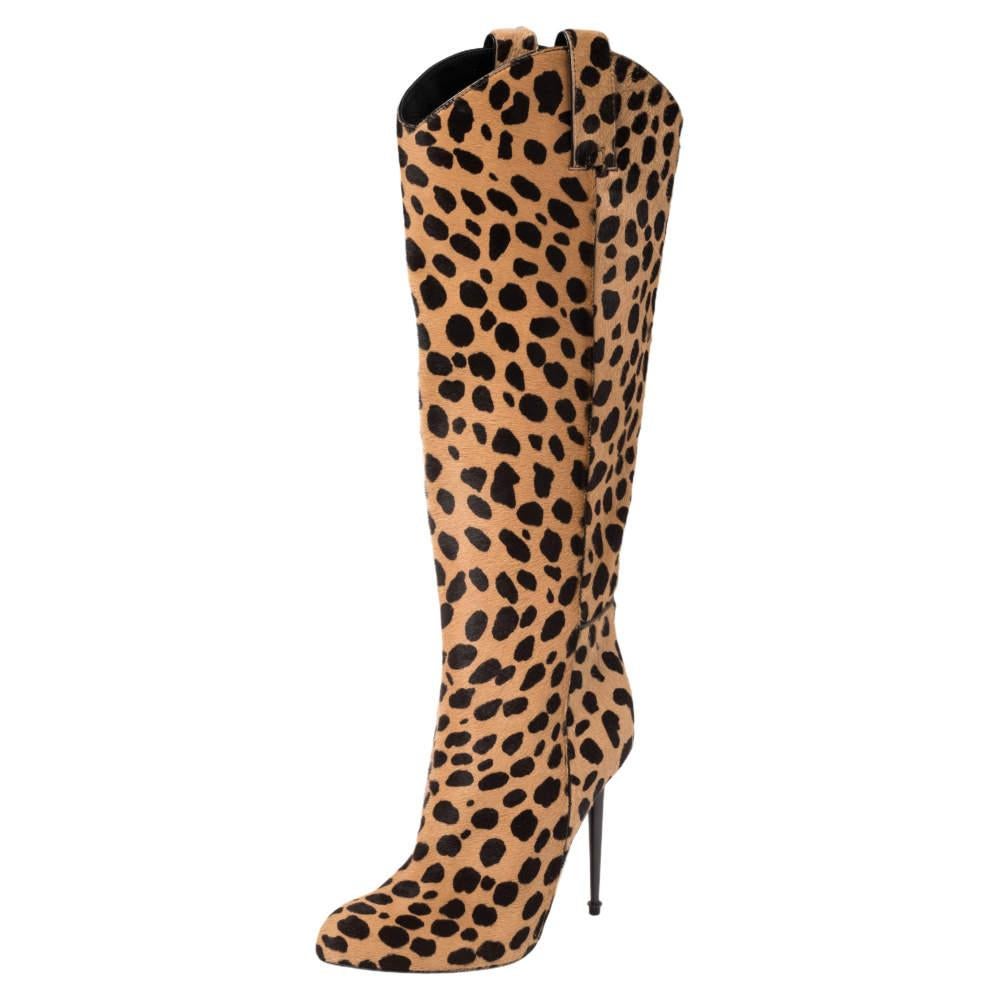 Bold and edgy, these knee-length boots from Tom Ford are a must-buy for the fashionable you. These boots are crafted in leopard-printed calf hair and come balanced on 11.5 cm heels. They can be paired with a long tunic or an oversized top to make