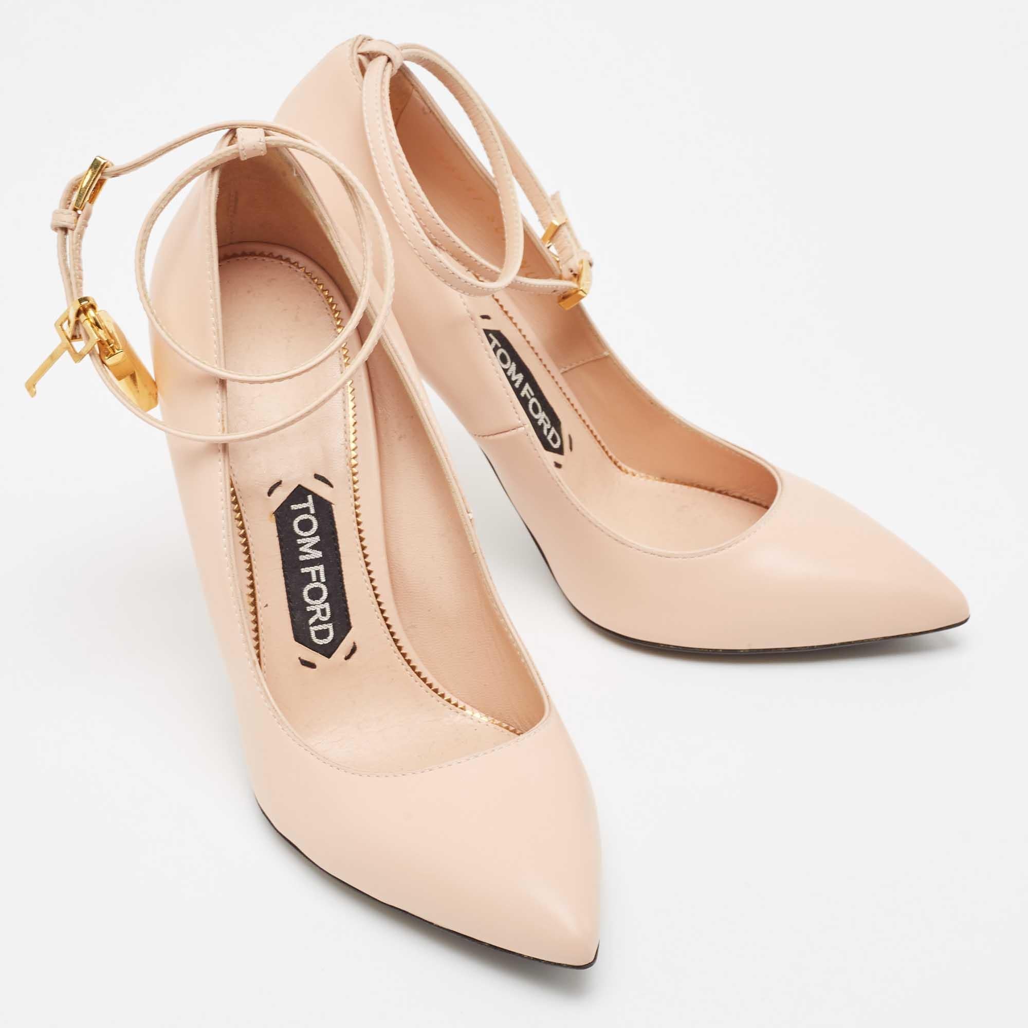 Tom Ford Beige Leather Padlock Pointed Toe Pumps Size 38.5 For Sale 4