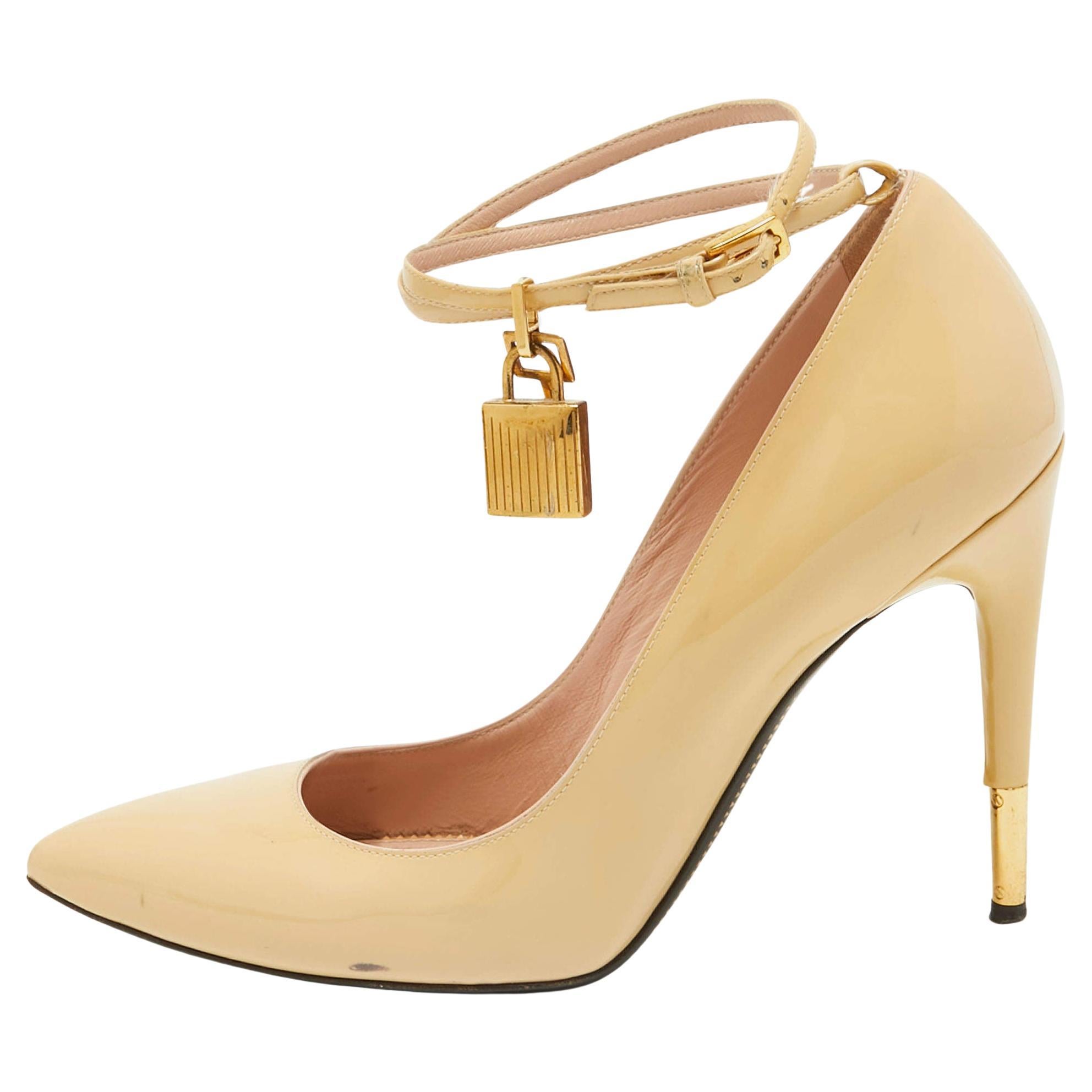 Tom Ford Beige Patent Leather Padlock Pumps Size 38.5 For Sale