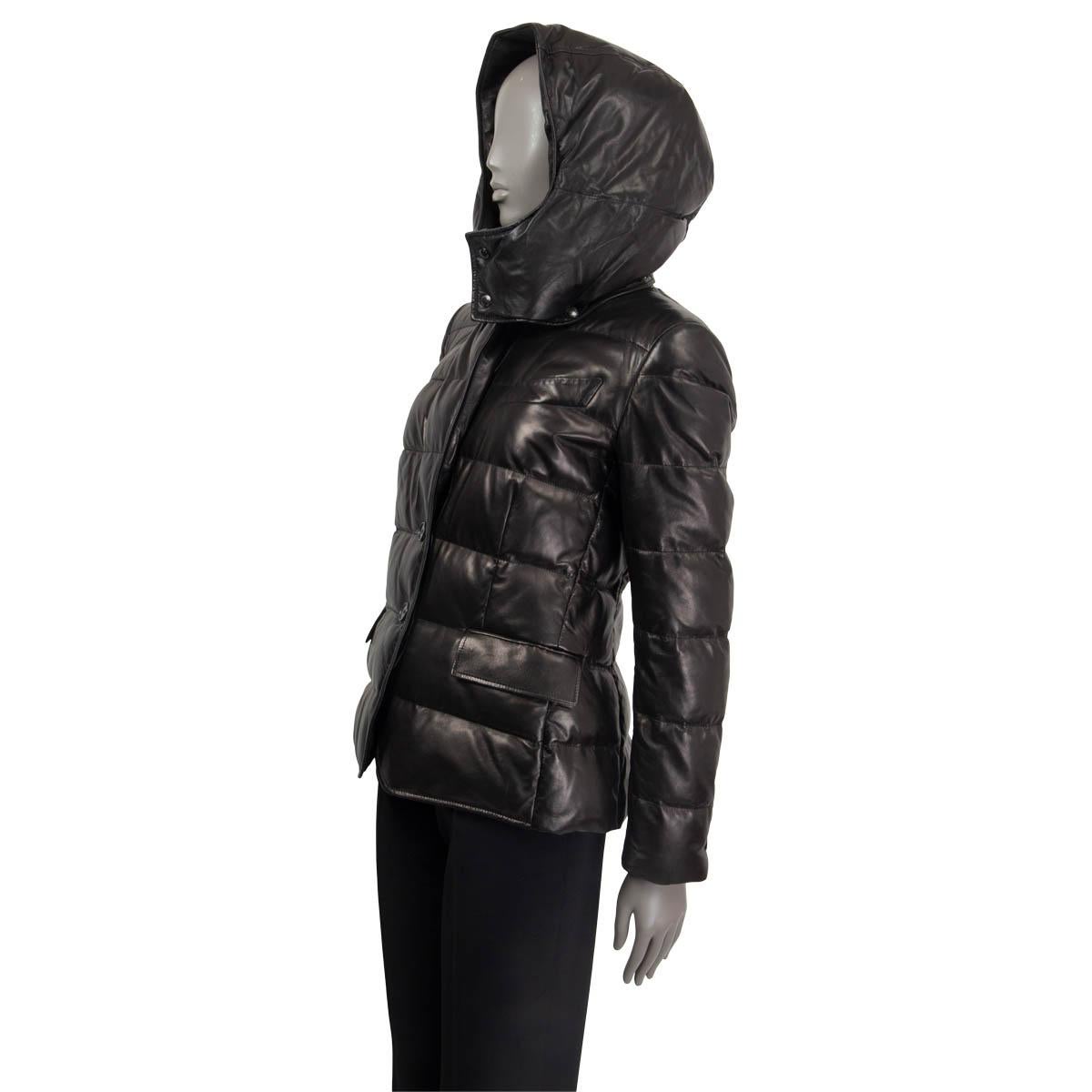 TOM FORD black 2021 SOFT LEATHER QUILTED SHORT PUFFER Jacket 38 XS In Excellent Condition For Sale In Zürich, CH