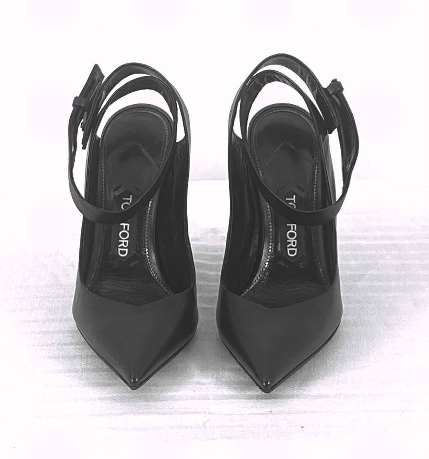 Tom Ford Black Calf Wedge Heel Ankle Strap High Heels 39 In Excellent Condition For Sale In West Palm Beach, FL