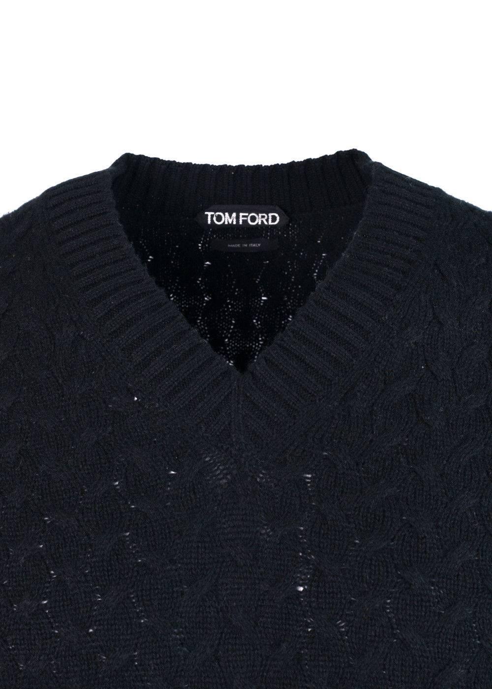 Brand New Tom Ford Cable Knit Sweater
Original with Tags 
Retails in Stores & Online for $750
Size USA Medium

Tom Ford's Thick Cable Knit Sweater will be the perfect wardrobe addition. This cashmere blend sweater features an unconventional curved